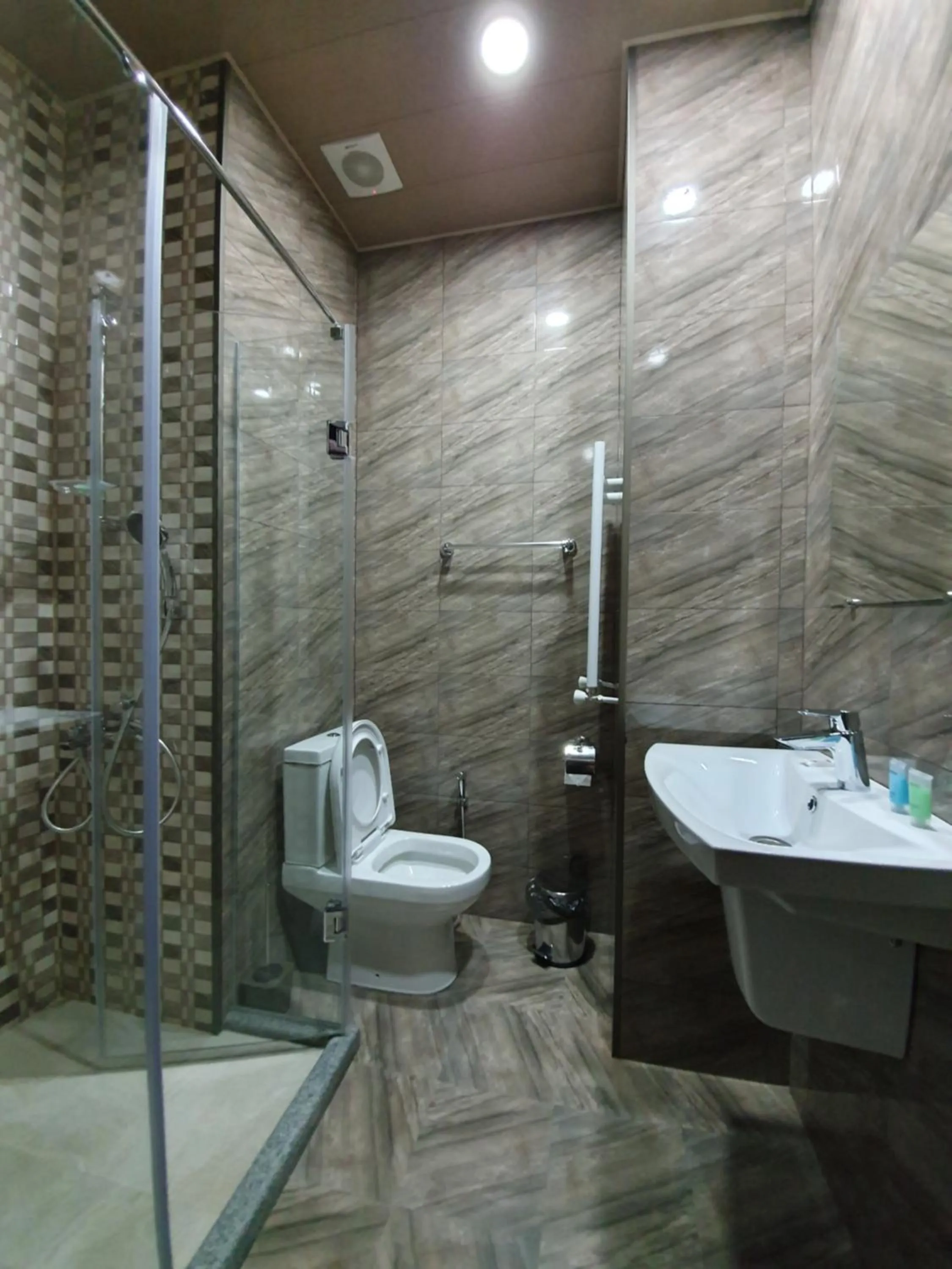 Shower in Hotel Soft