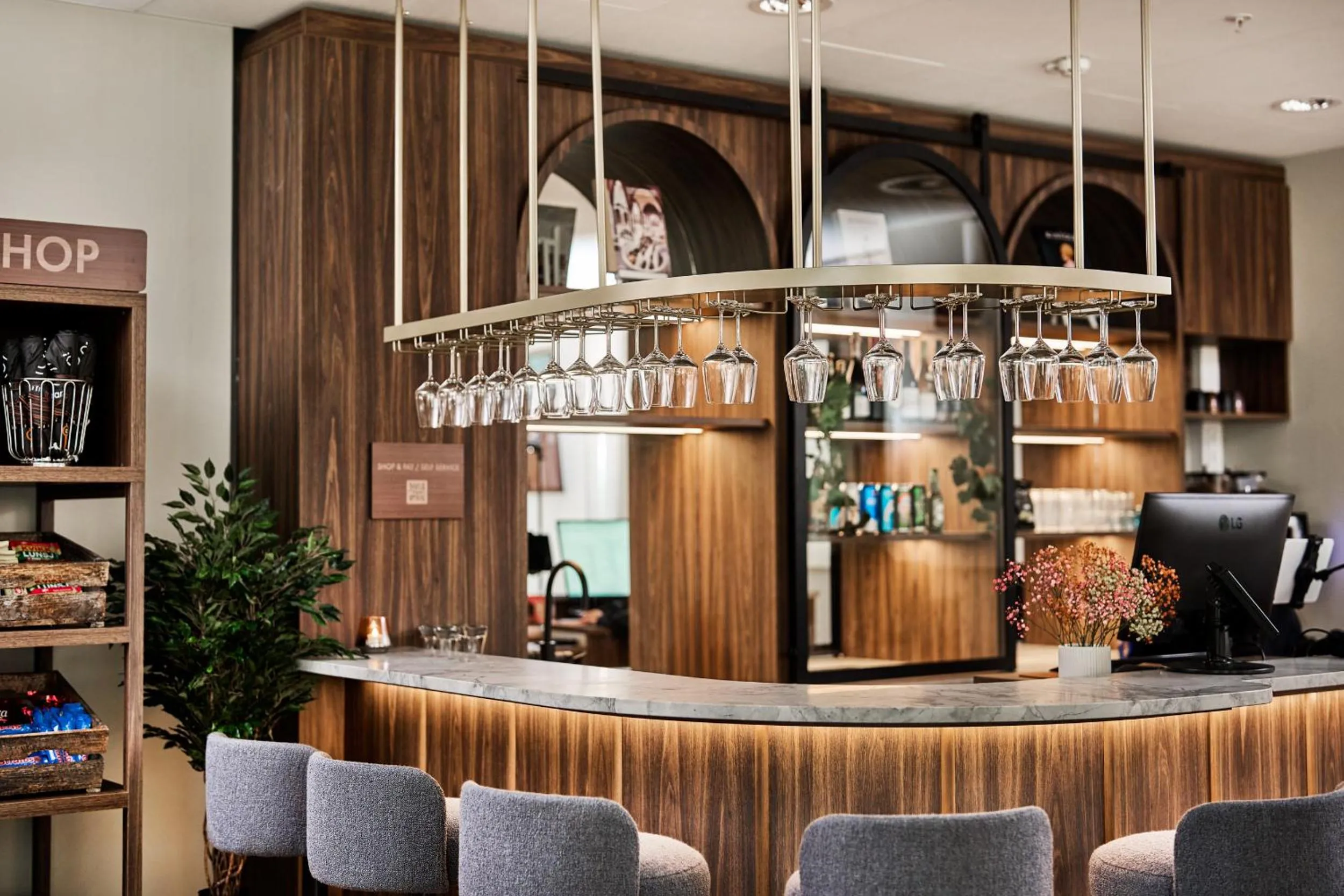 Lounge or bar in Smarthotel Tromsø