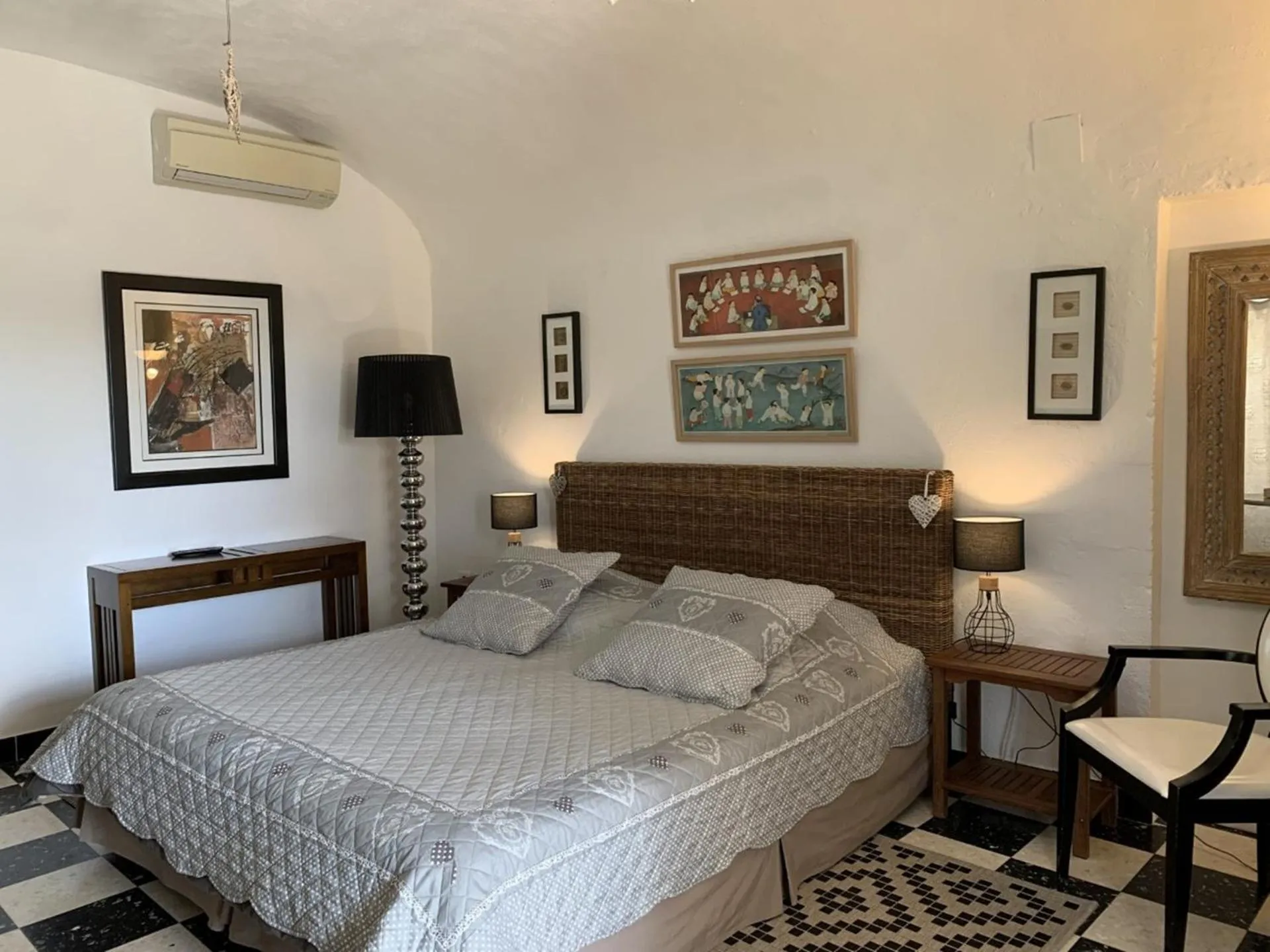 Large Double or Twin Room in Mas Escombelle