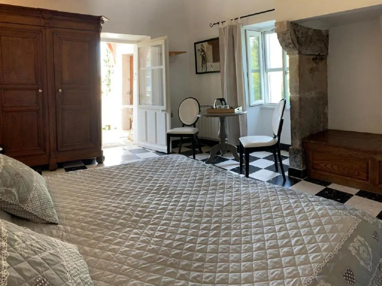 Large Double or Twin Room in Mas Escombelle