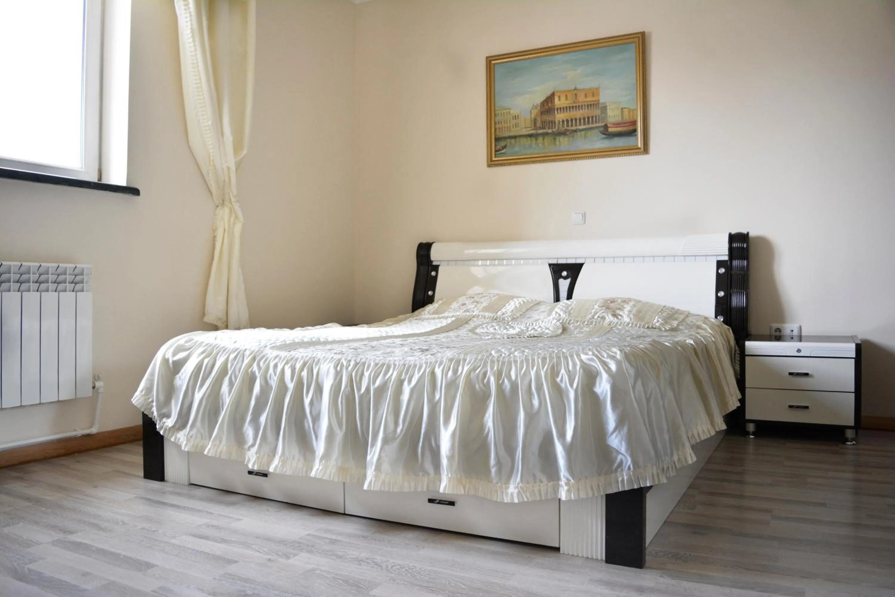 Bedroom, Bed in Family Hotel