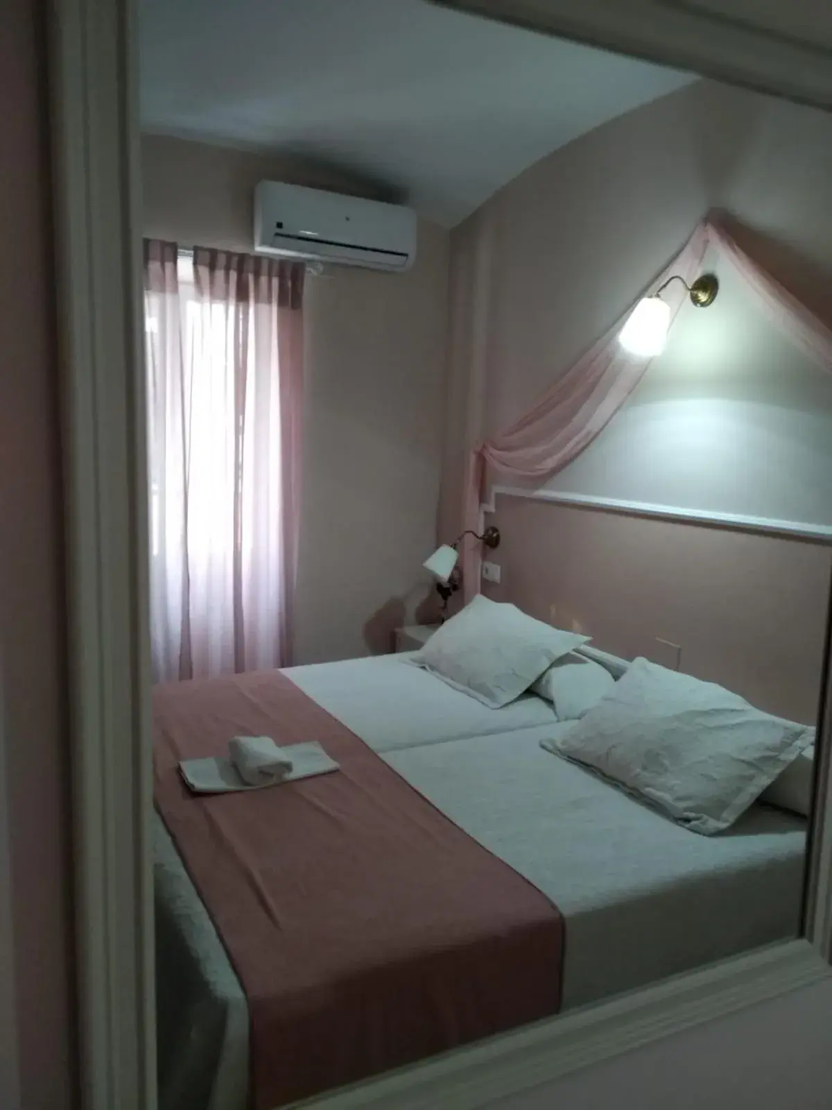 Double Room with Private Bathroom - single occupancy in Emperador Augusto Double Room with Private Bathroom - single occupancy in Emperador Augusto