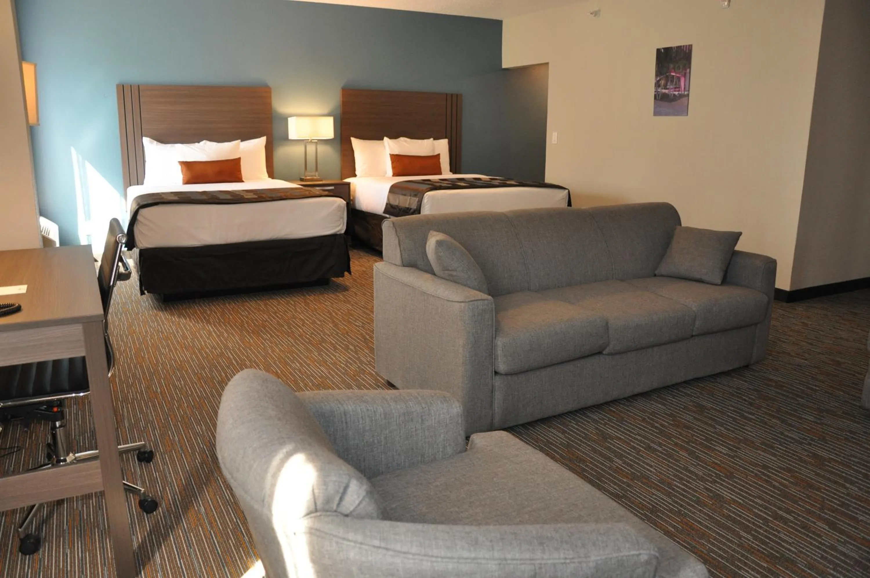 Photo of the whole room, Bed in Nobile Hotel Parkway at Celebration Orlando Very Close to Disney Theme Parks