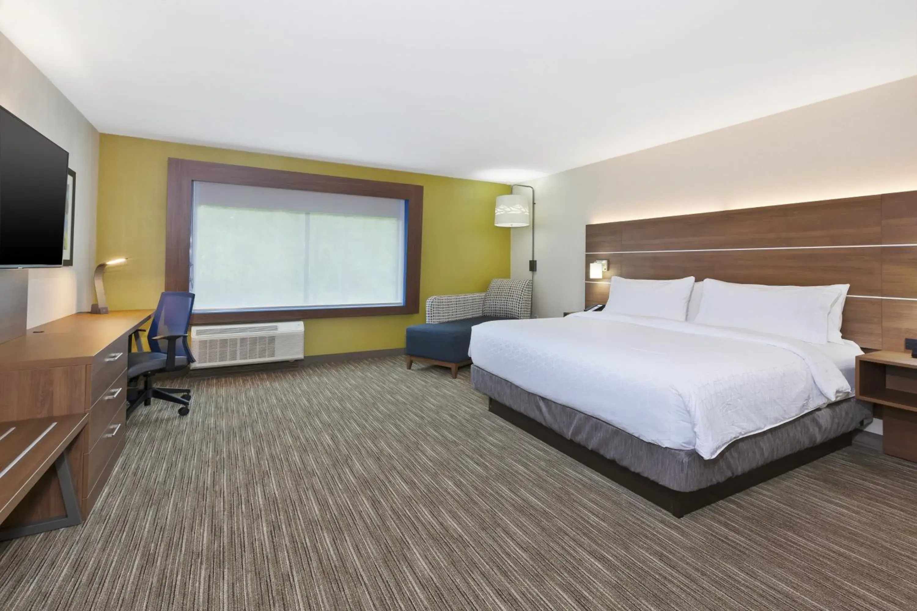 Standard King Room - Communications Accessible in Holiday Inn Express & Suites - Painesville - Concord by IHG Standard King Room - Communications Accessible in Holiday Inn Express & Suites - Painesville - Concord by IHG