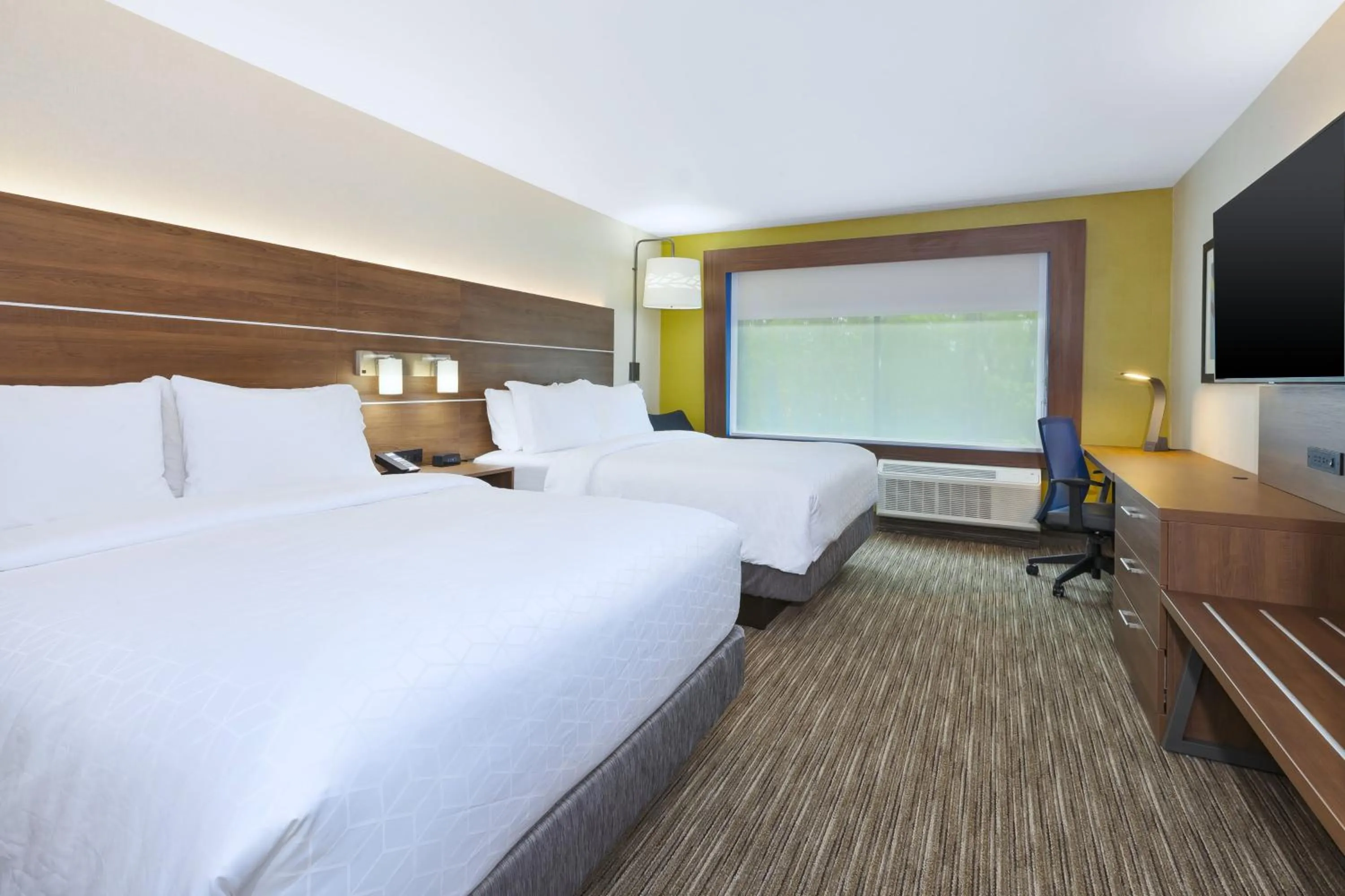Photo of the whole room, Bed in Holiday Inn Express & Suites - Painesville - Concord by IHG