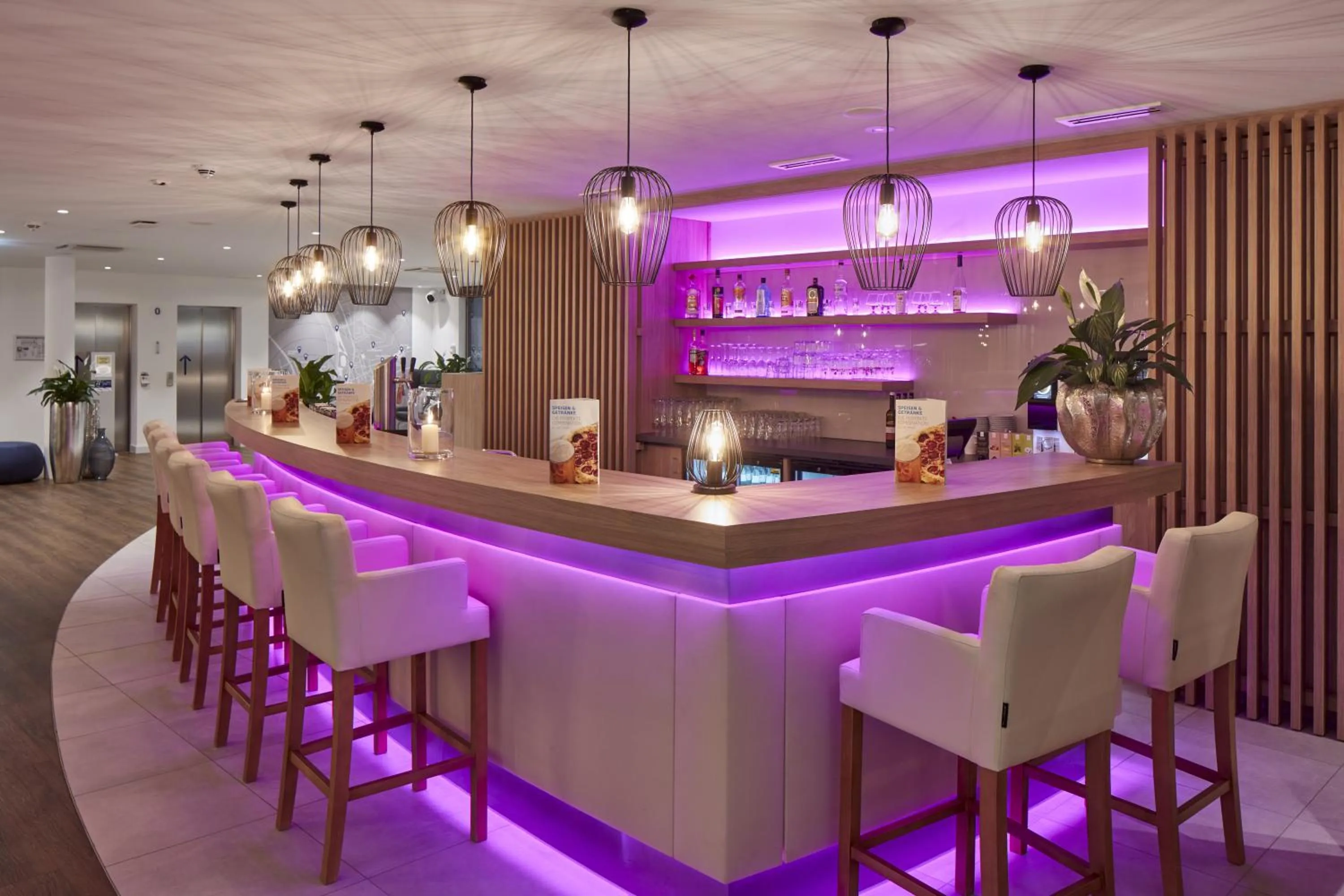 Lounge or bar in Holiday Inn Express - Merzig by IHG