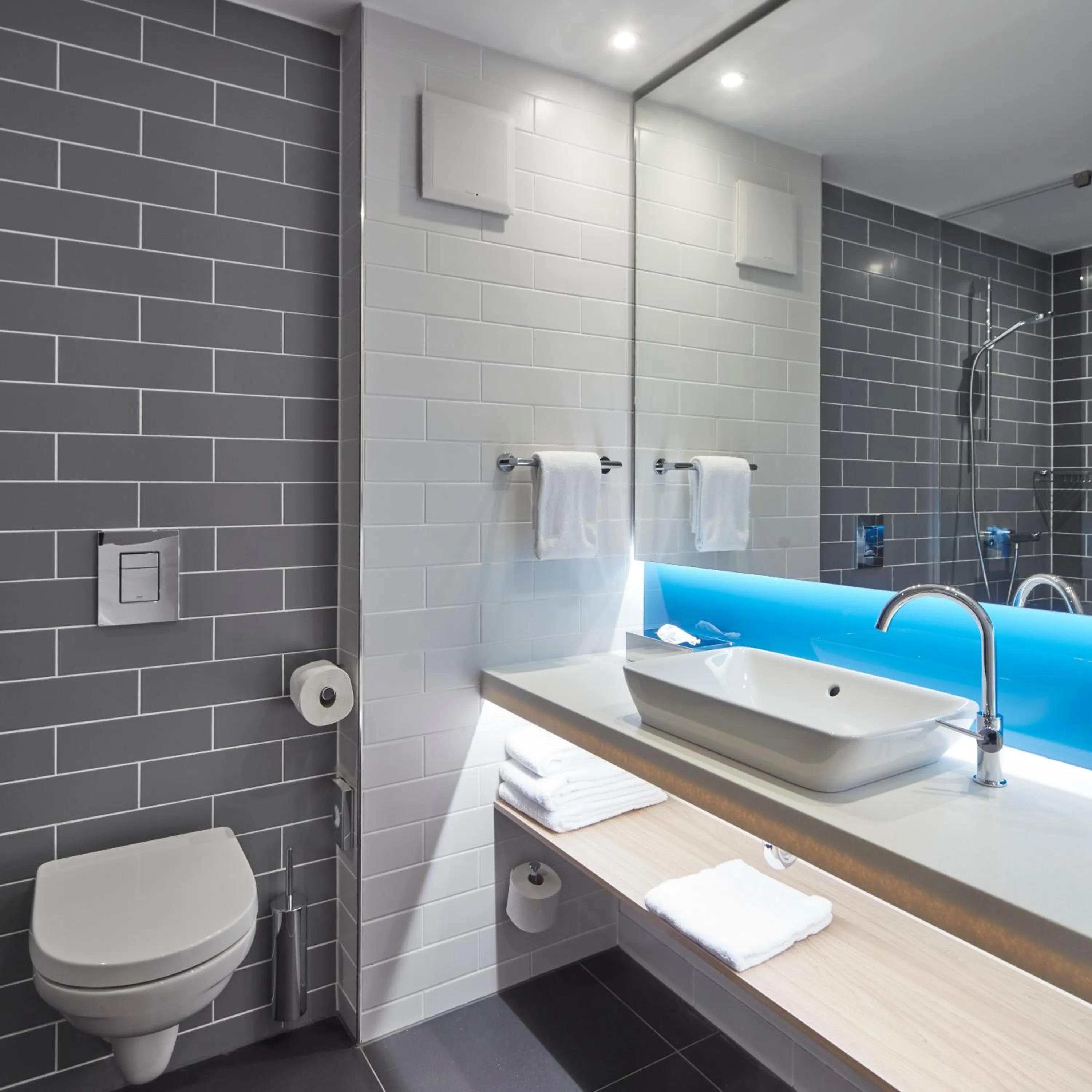 Bathroom in Holiday Inn Express - Merzig by IHG