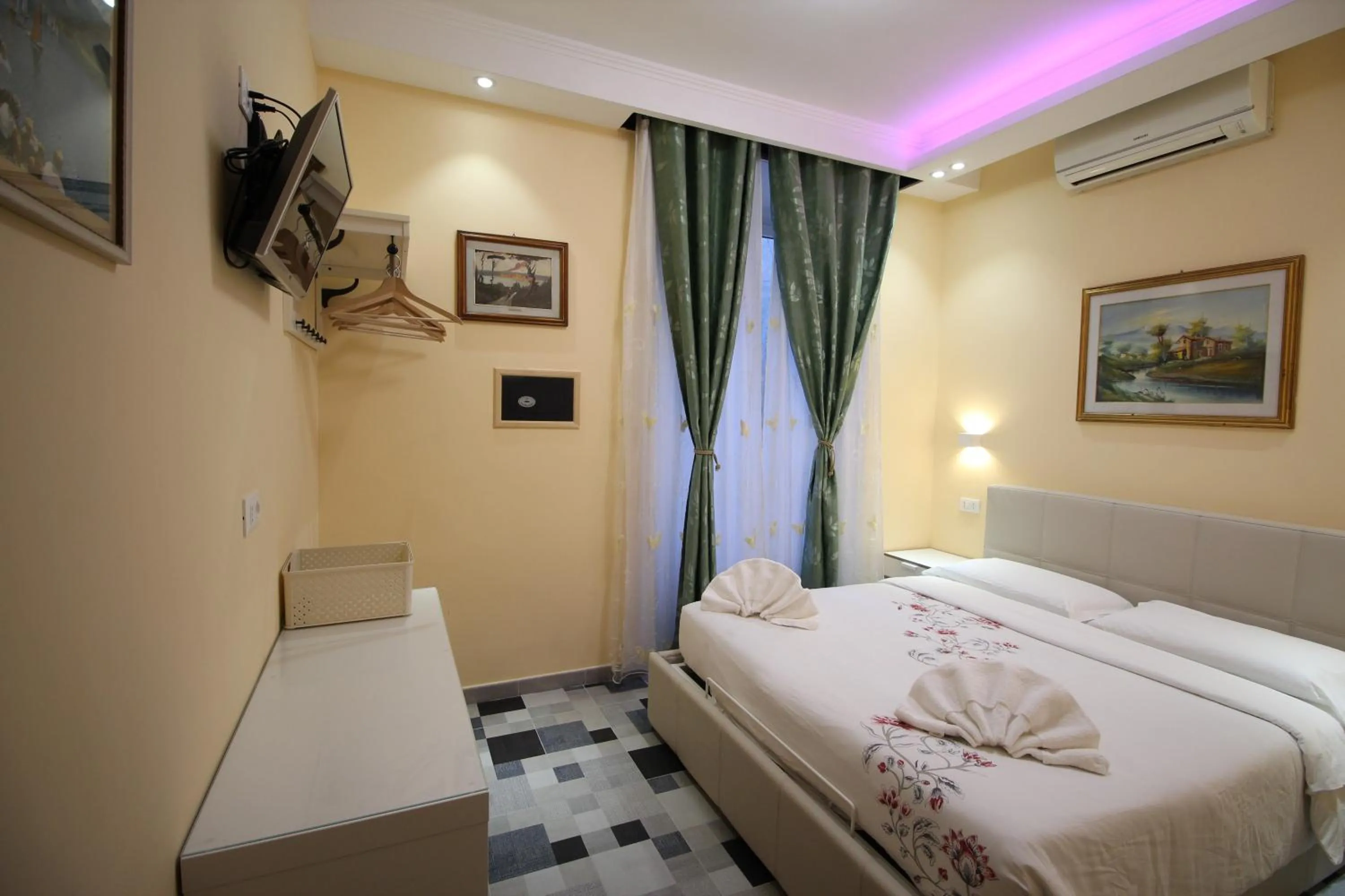 Bed in Quest House Lihong