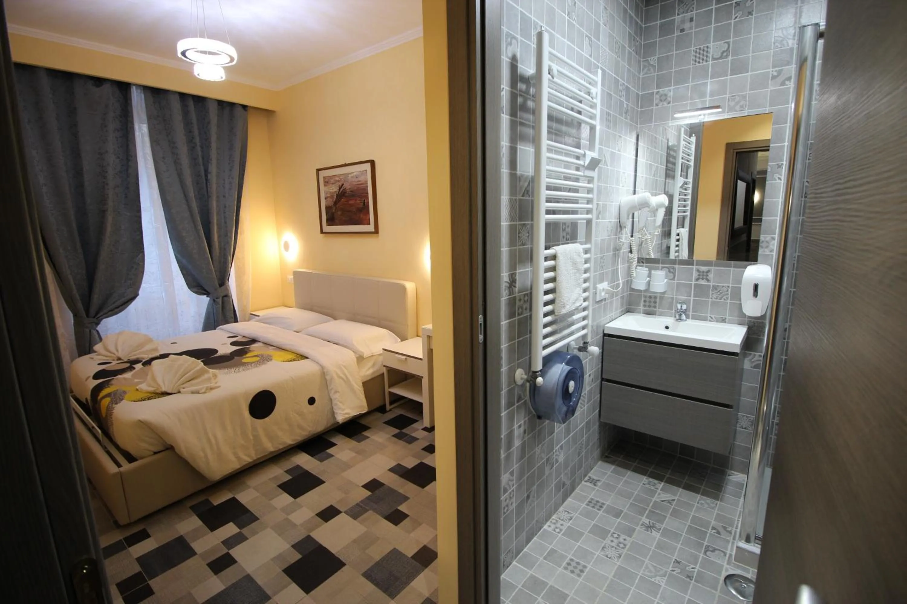 Shower, Bed in Quest House Lihong