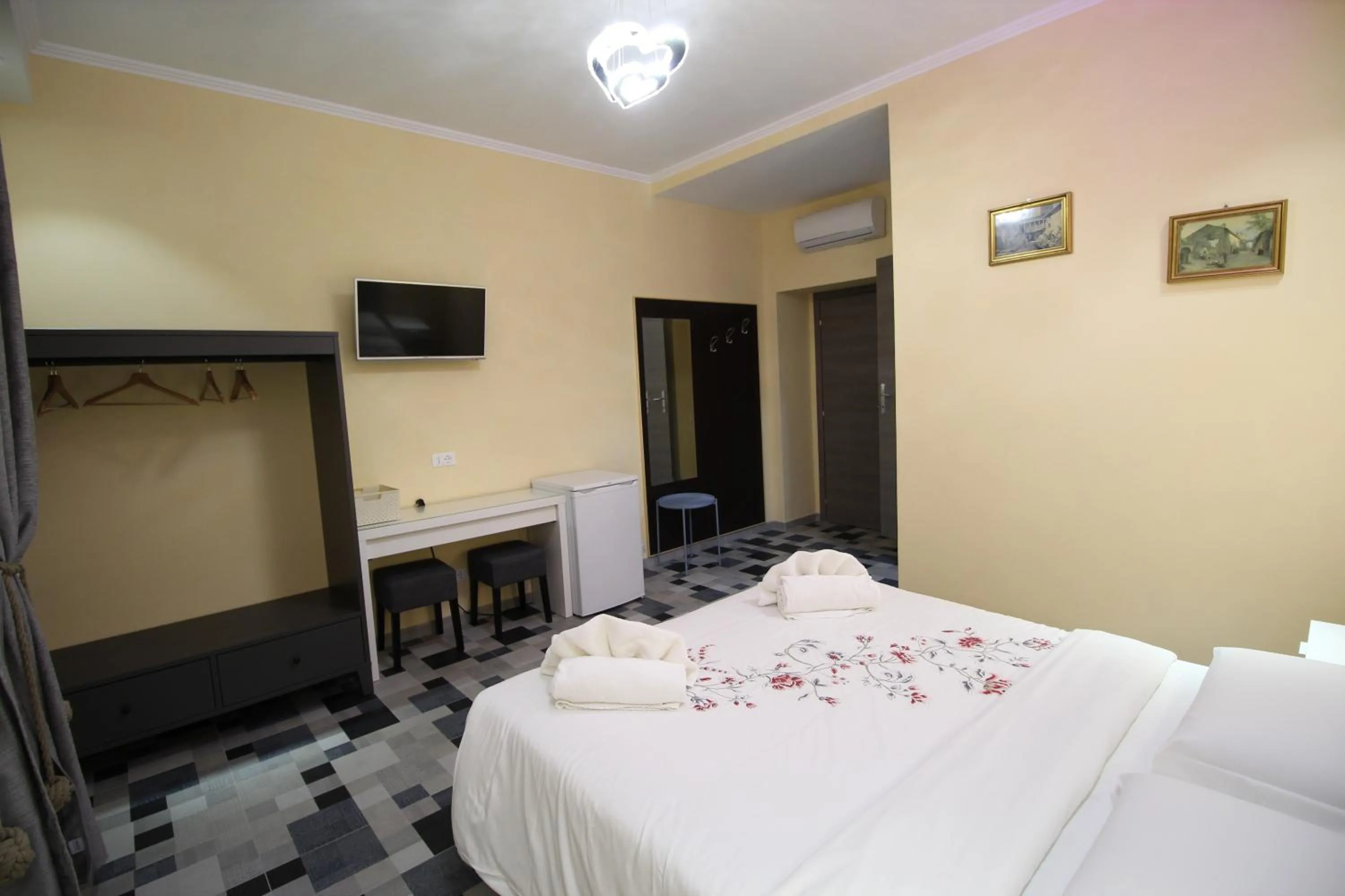 TV and multimedia, Bed in Quest House Lihong