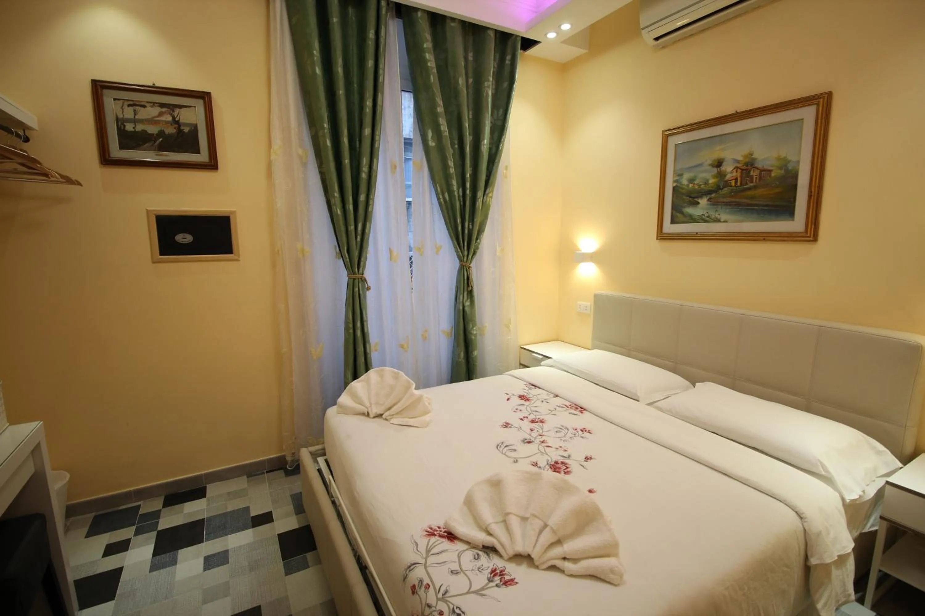 Bed in Quest House Lihong