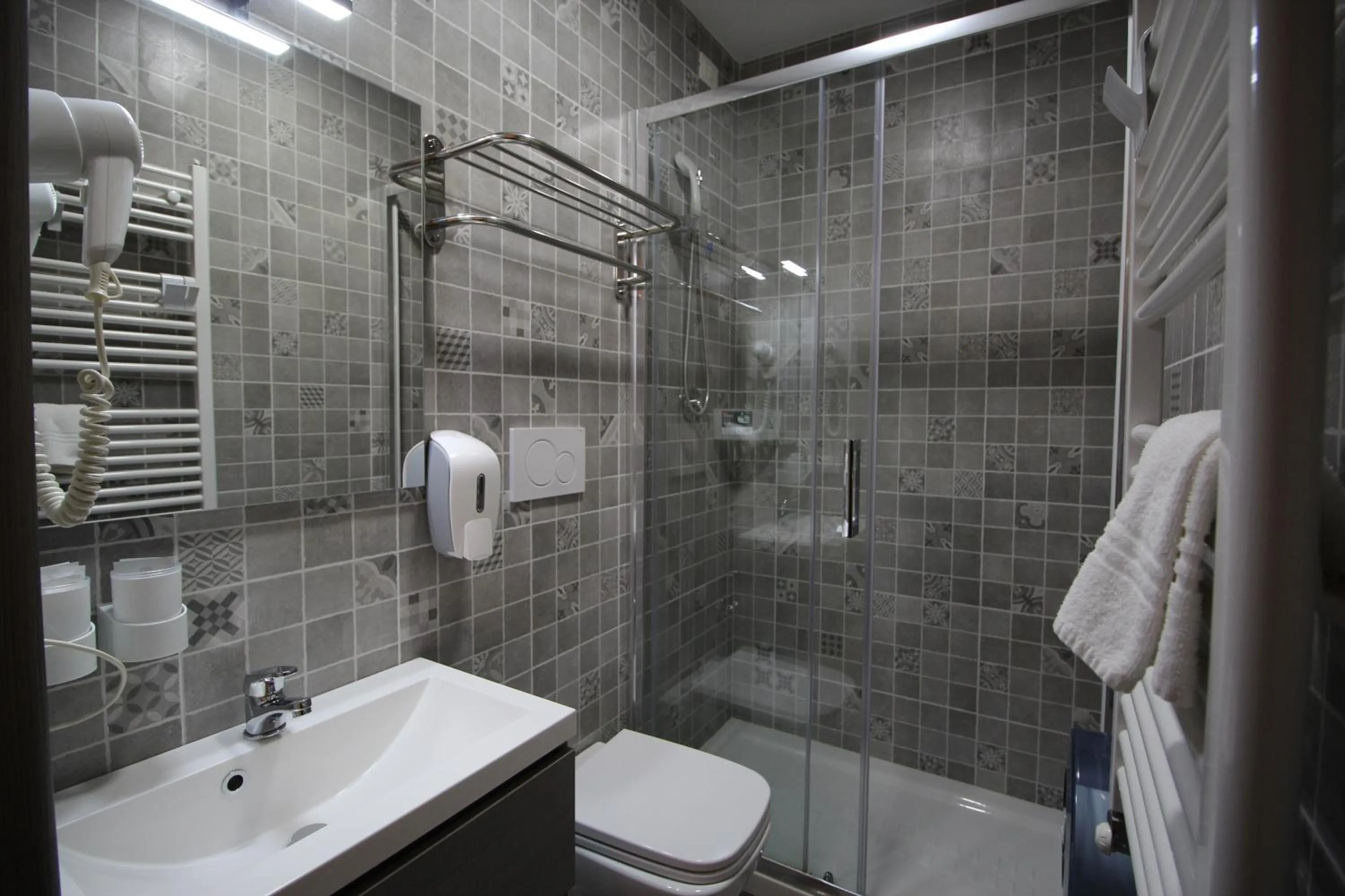 Shower in Quest House Lihong