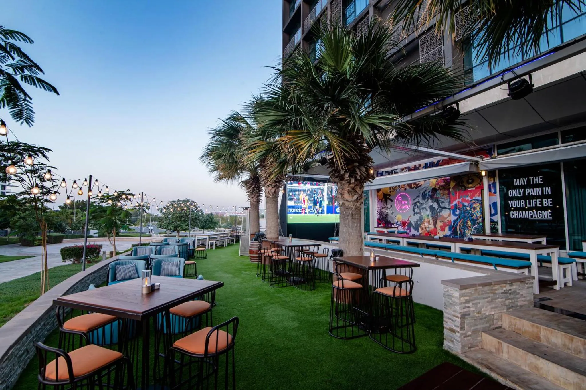 Restaurant/places to eat in Yas Plaza Marina by IHG