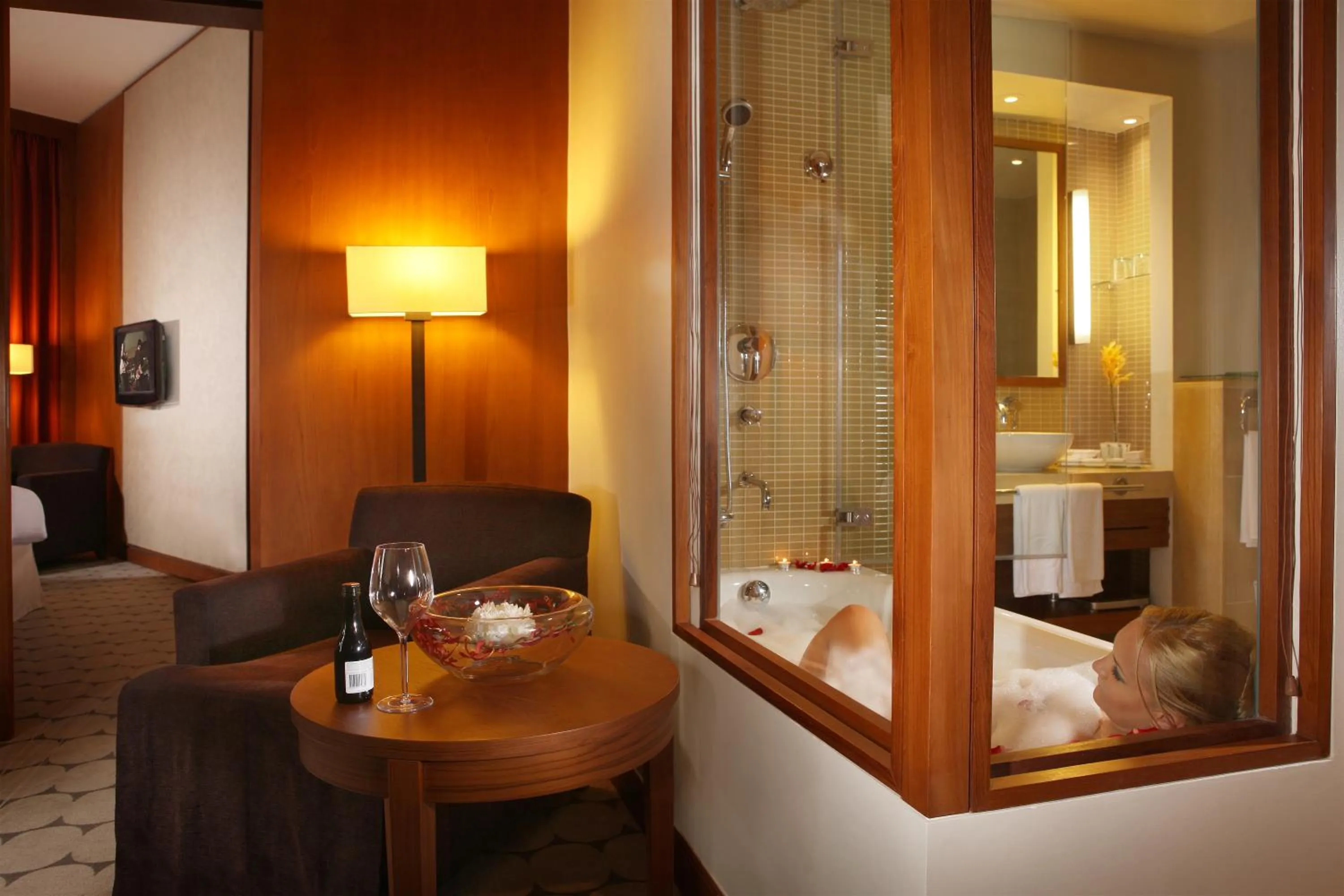 Bathroom, Bed in Yas Island Rotana Abu Dhabi