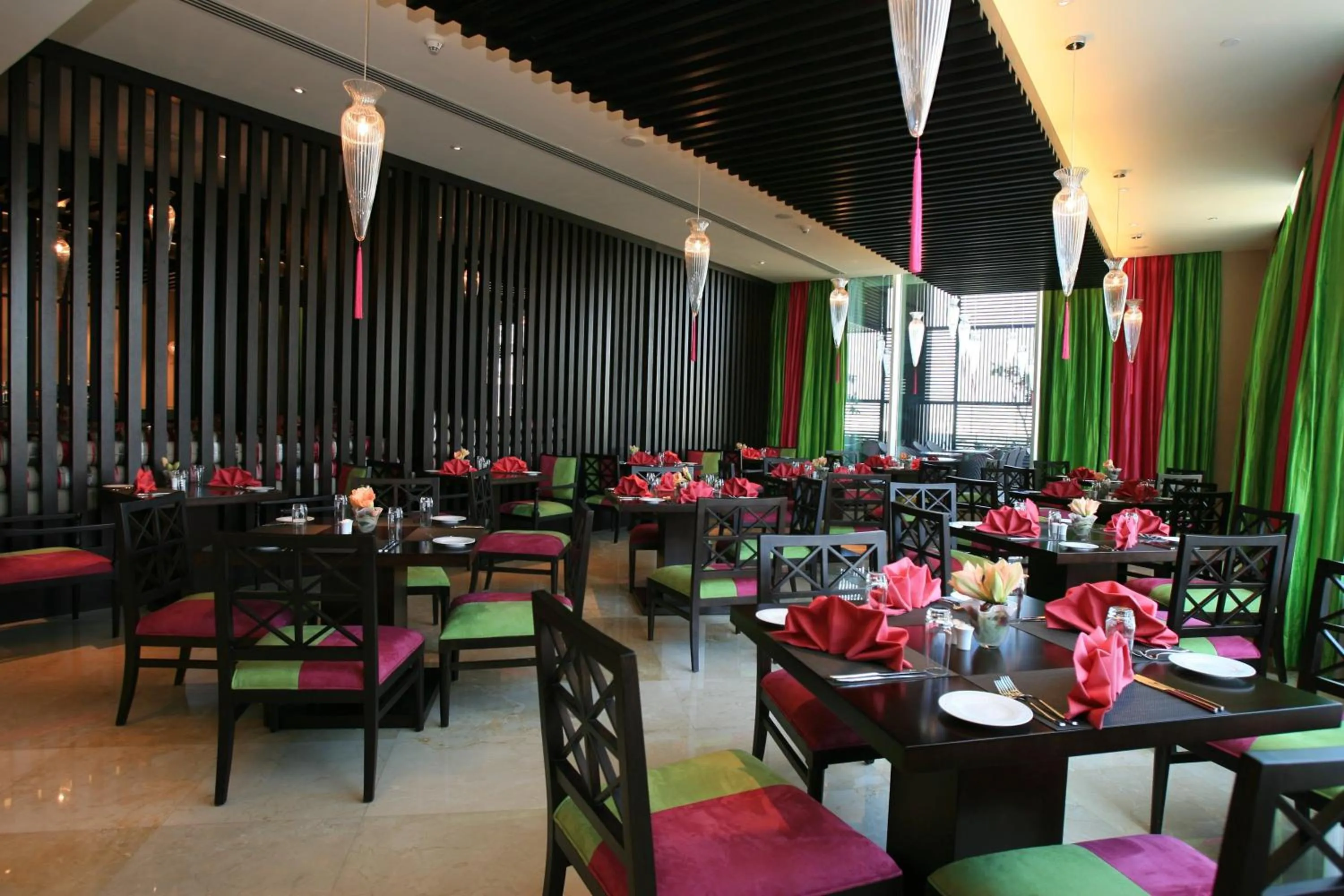 Restaurant/places to eat in Yas Plaza Marina by IHG