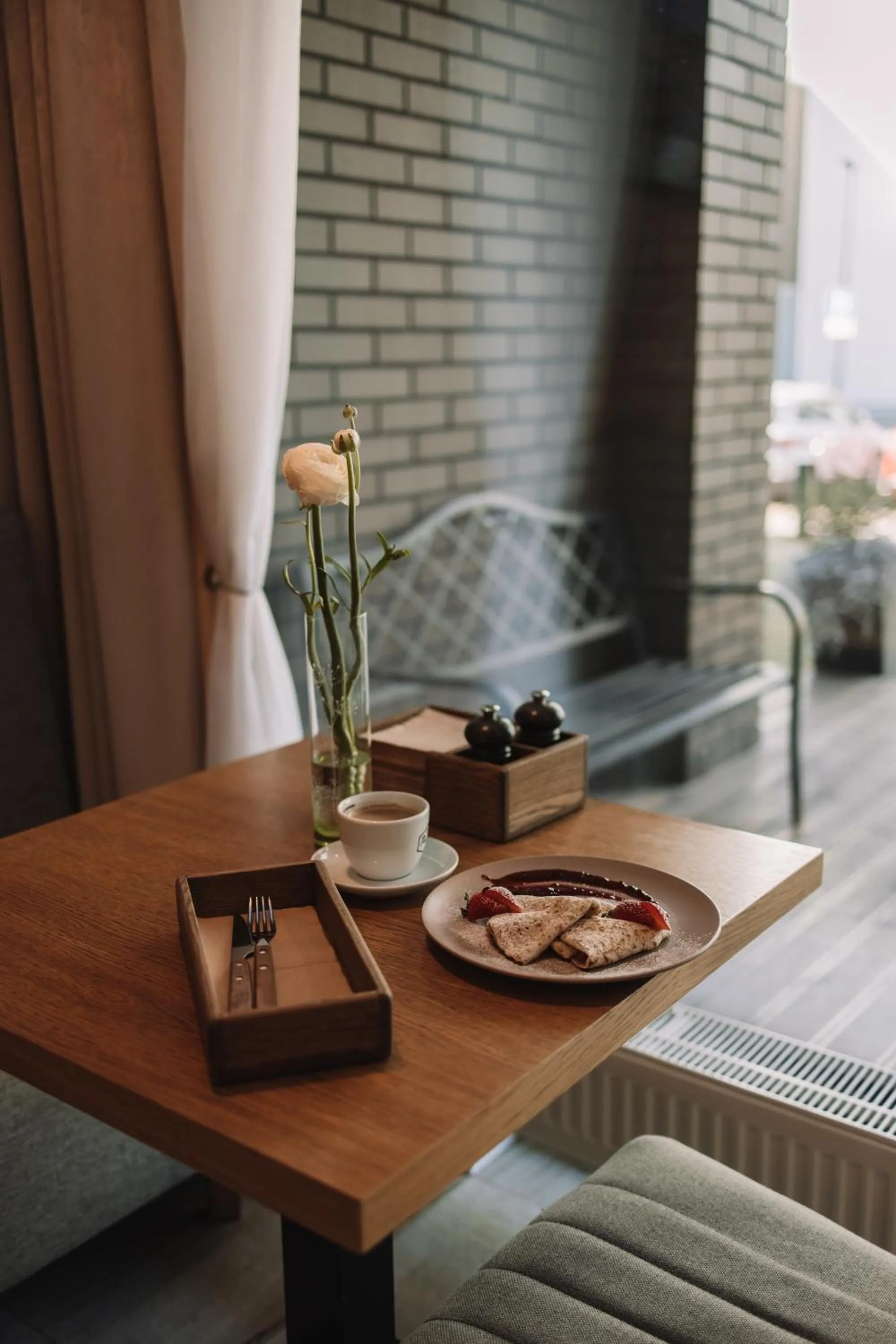 Restaurant/places to eat in Merepargi ApartHotel & Cafe