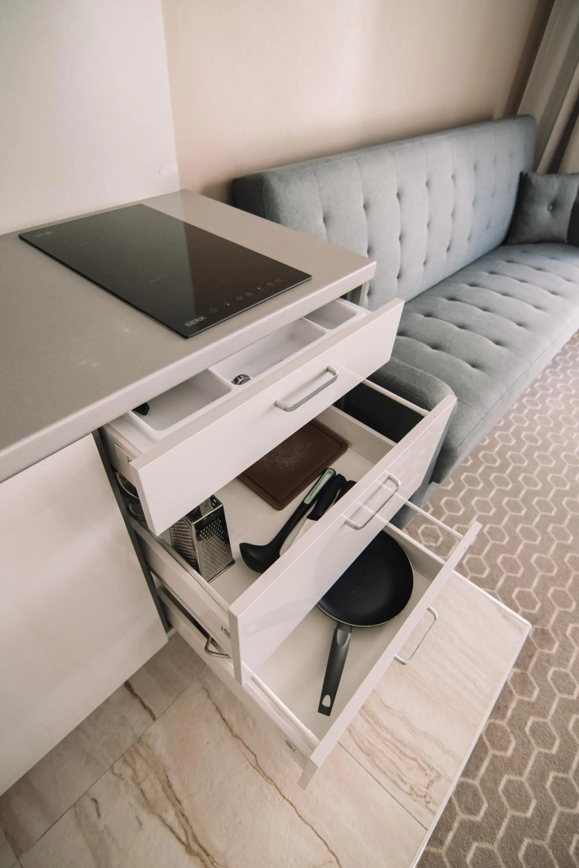 Kitchen or kitchenette in Merepargi ApartHotel & Cafe