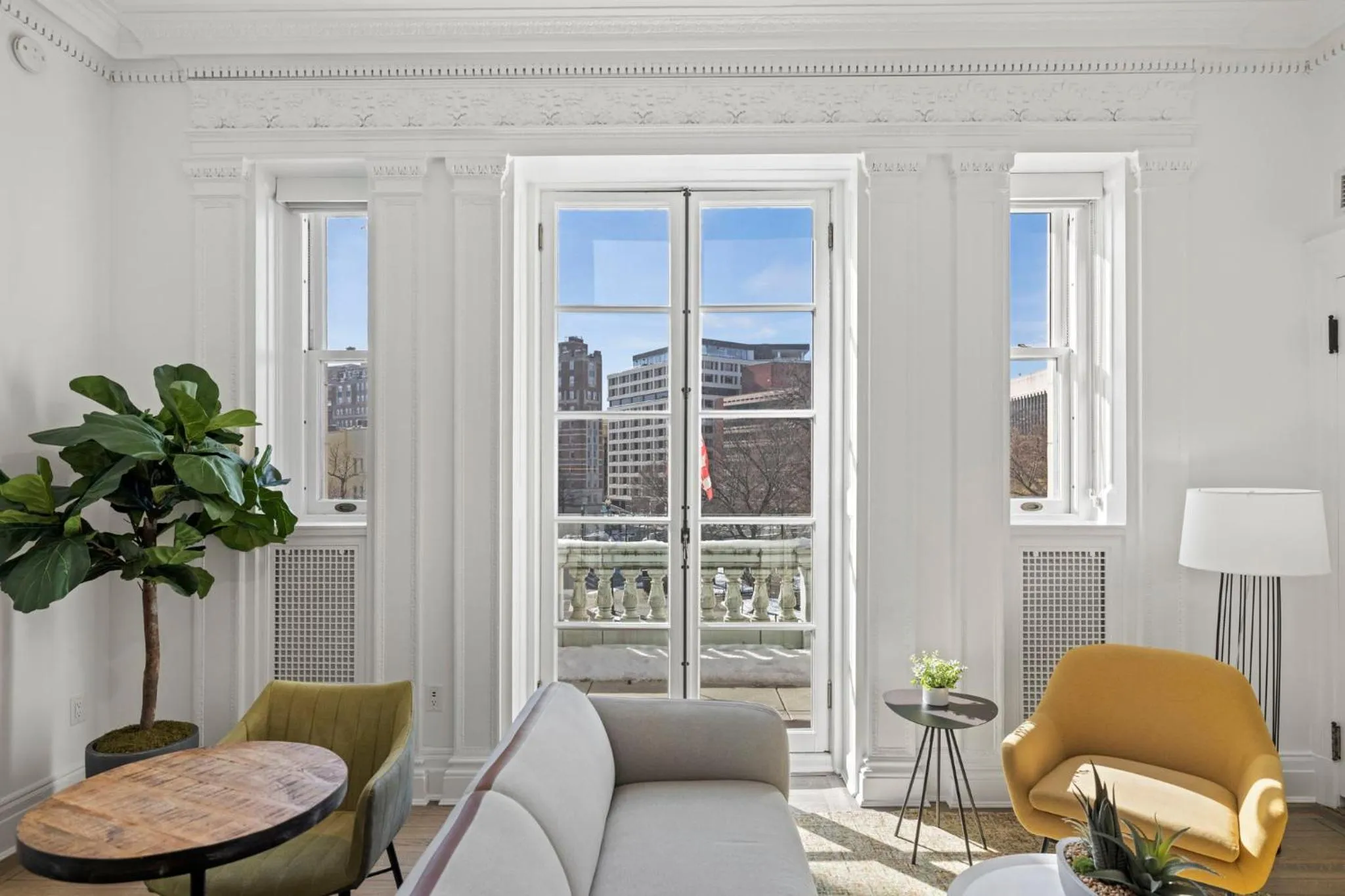 Living room in Placemakr Dupont Circle