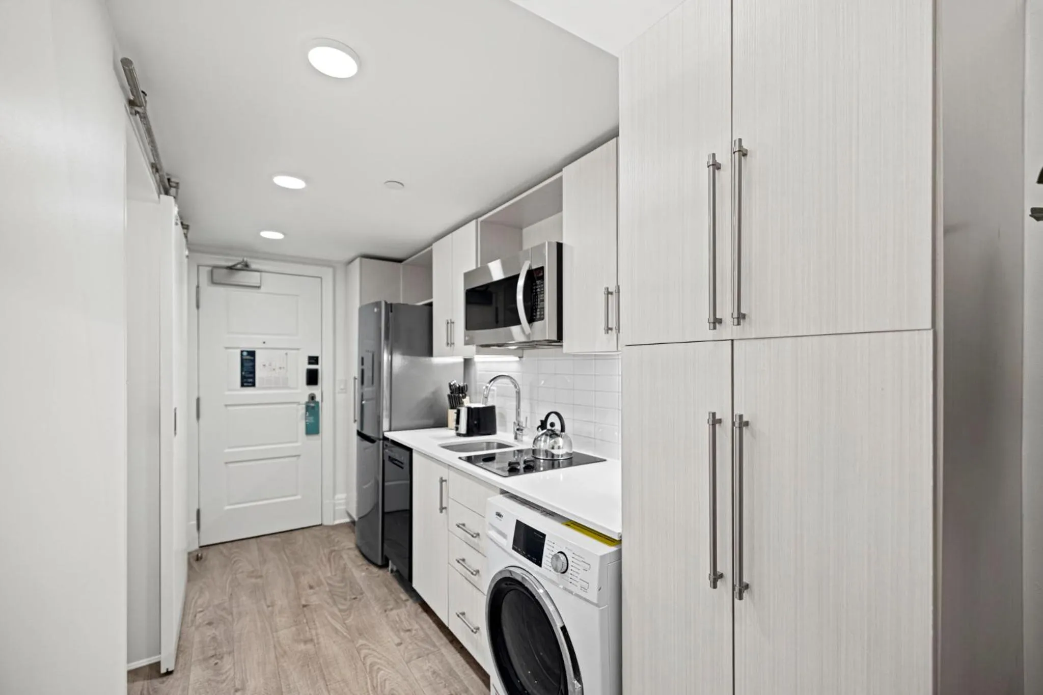 Kitchen or kitchenette in Placemakr Dupont Circle