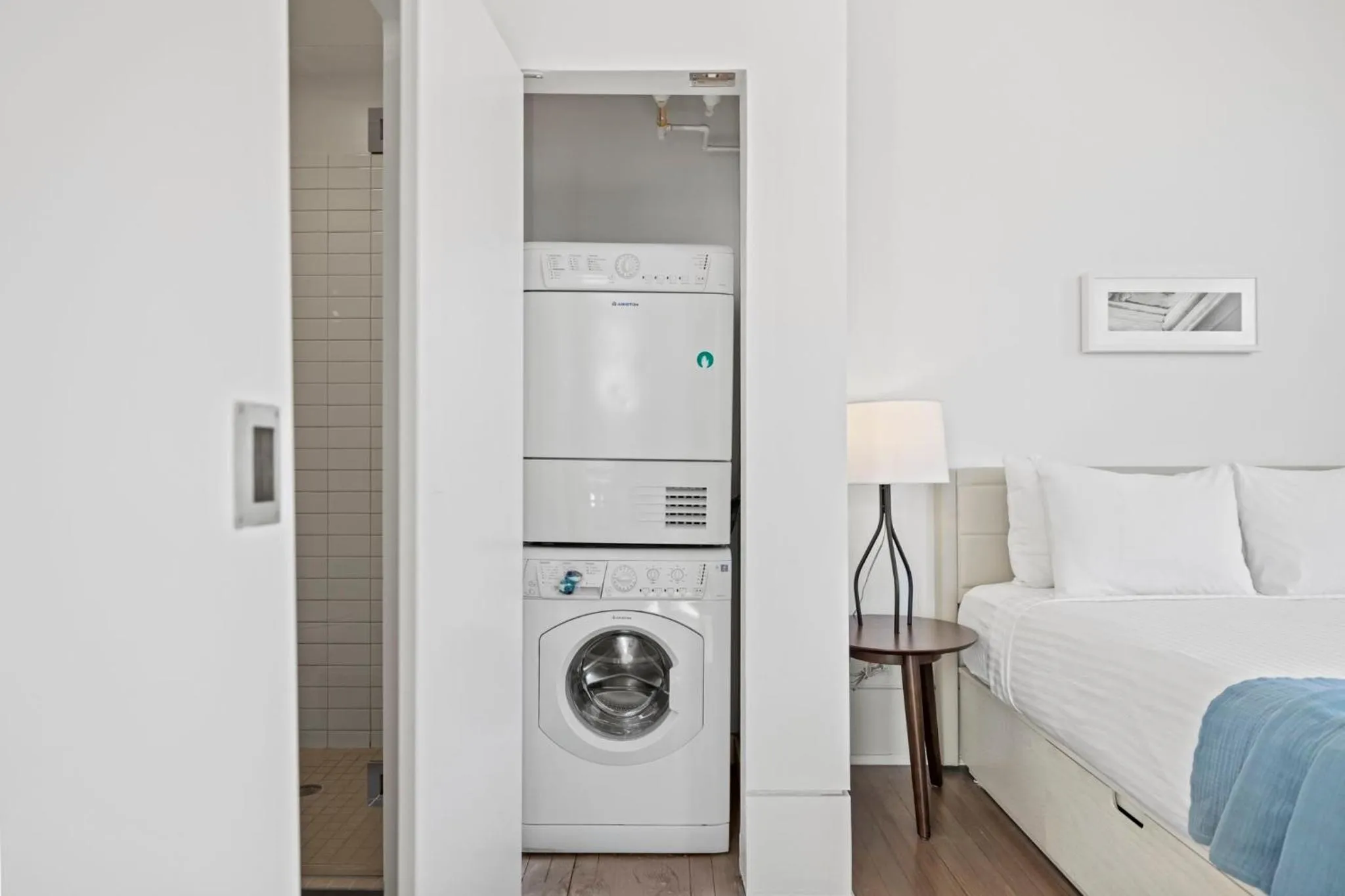 washing machine, Bed in Placemakr Dupont Circle