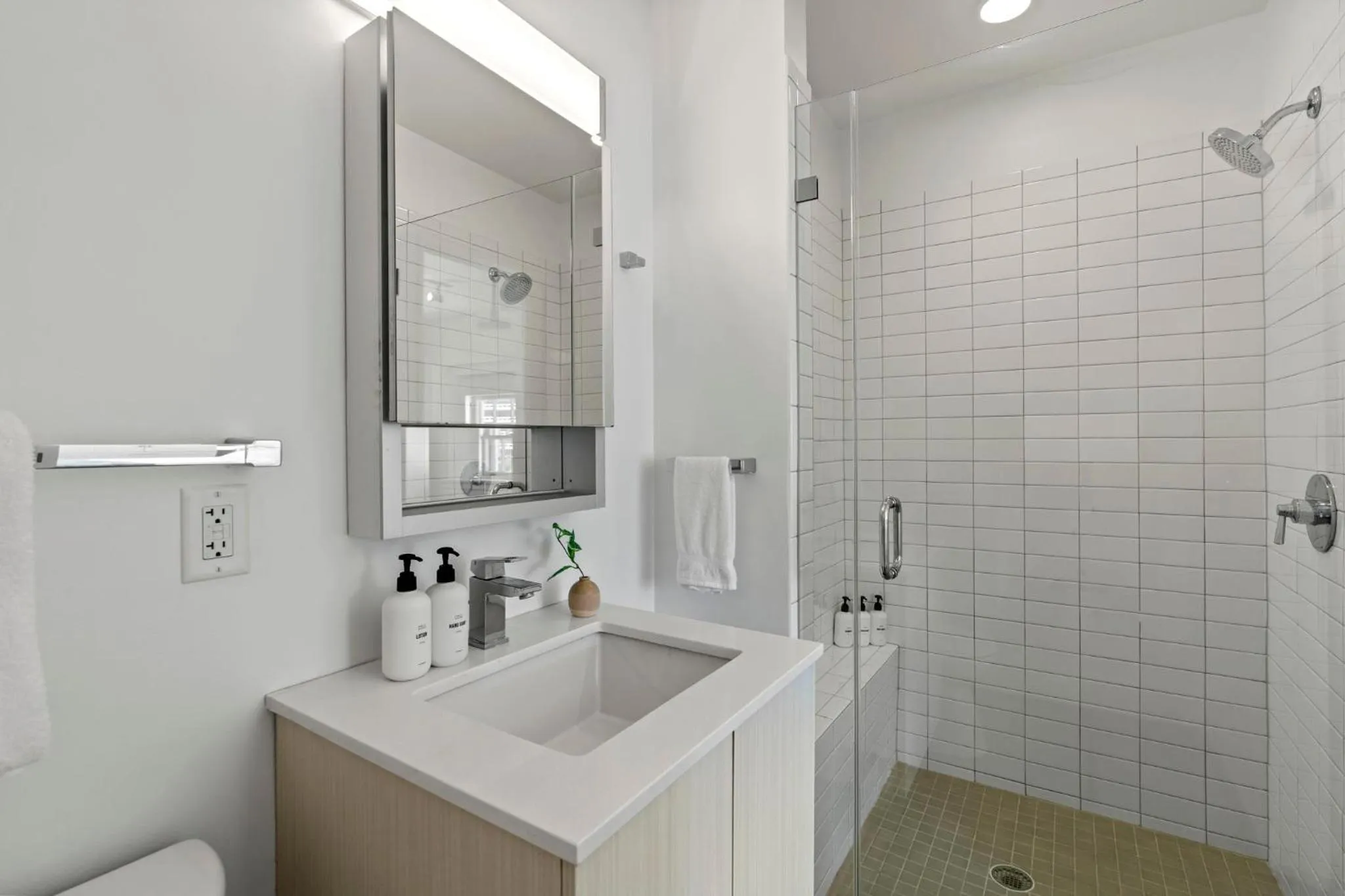 Bathroom in Placemakr Dupont Circle