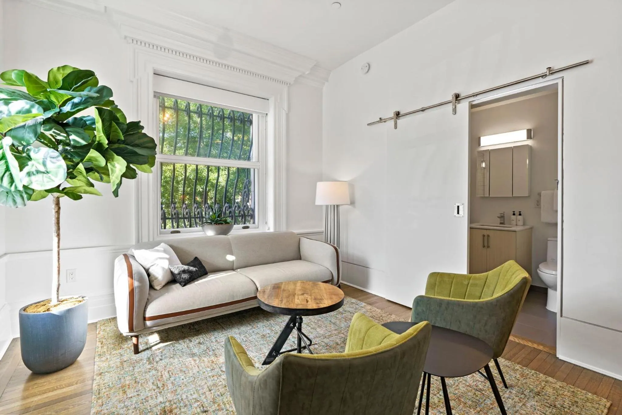 Living room in Placemakr Dupont Circle