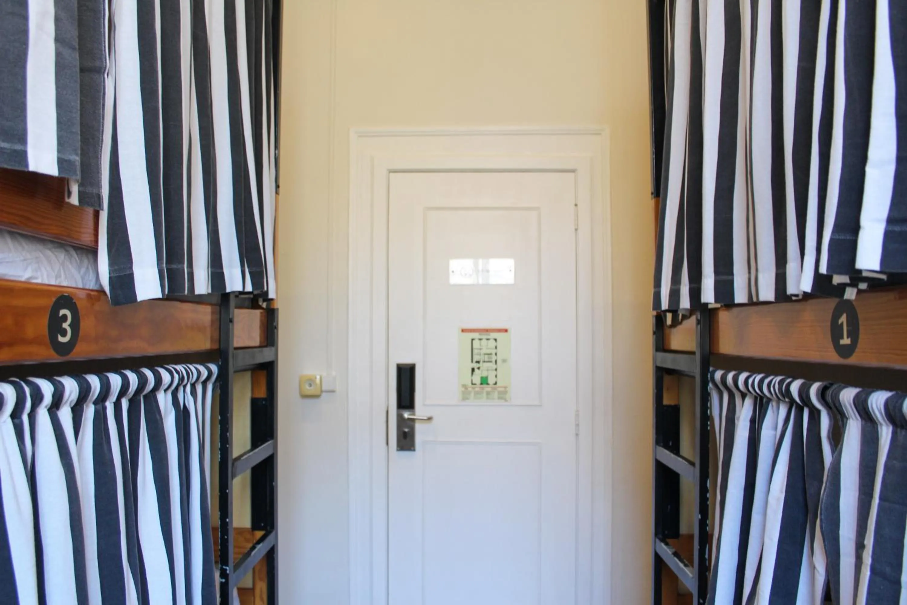 Bedroom, Bed in Rossio Hostel