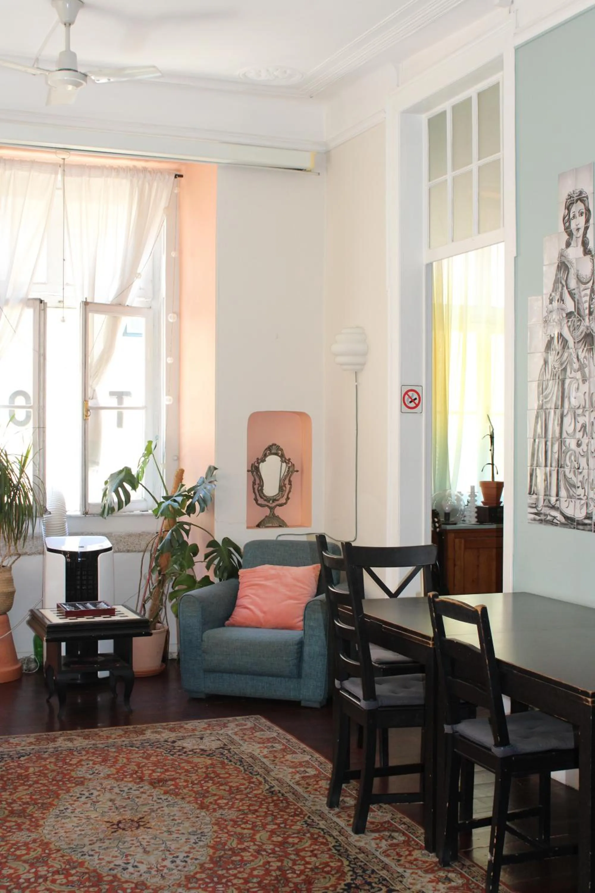 Living room in Rossio Hostel