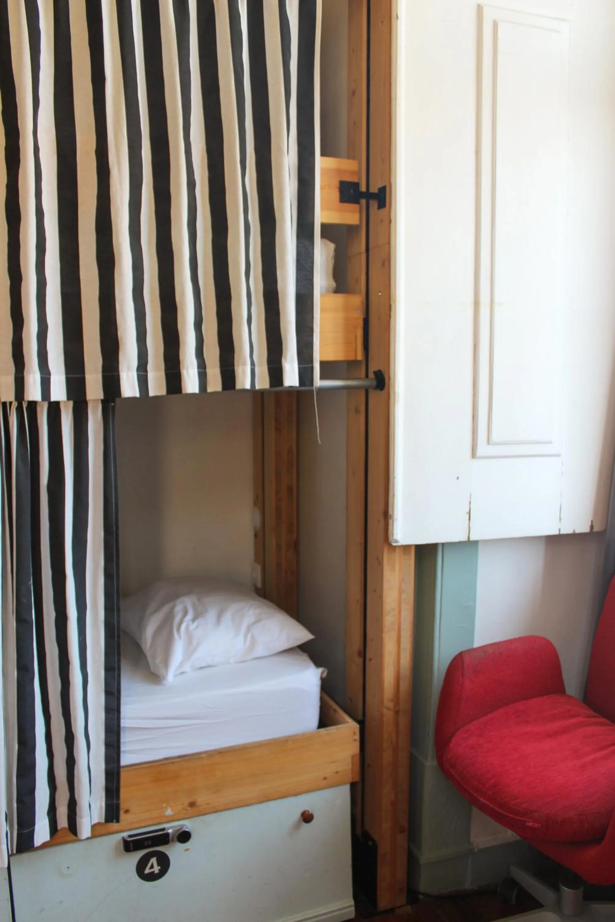 bunk bed, Bed in Rossio Hostel