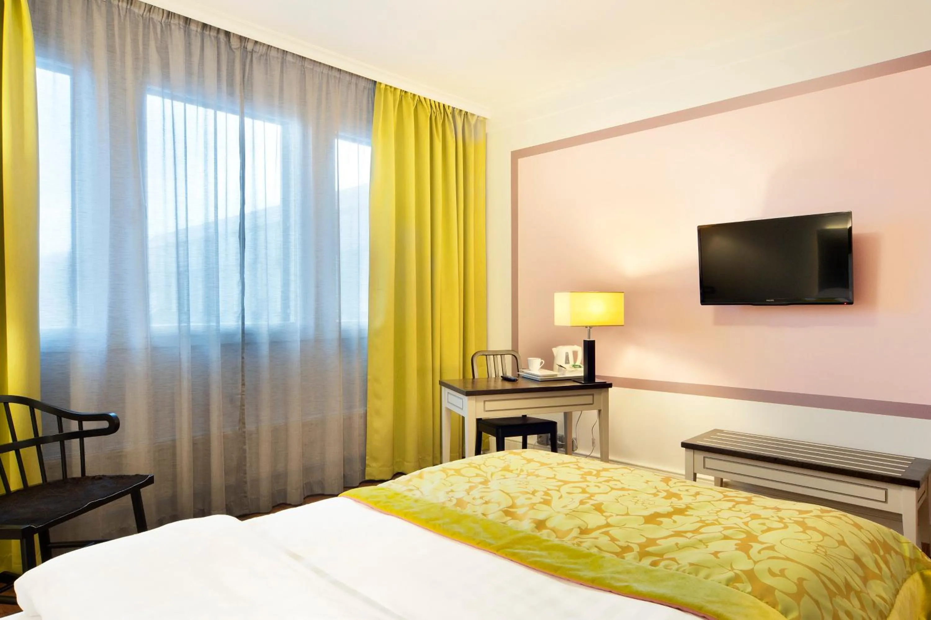 Photo of the whole room, Bed in Hämeenkylän Kartano