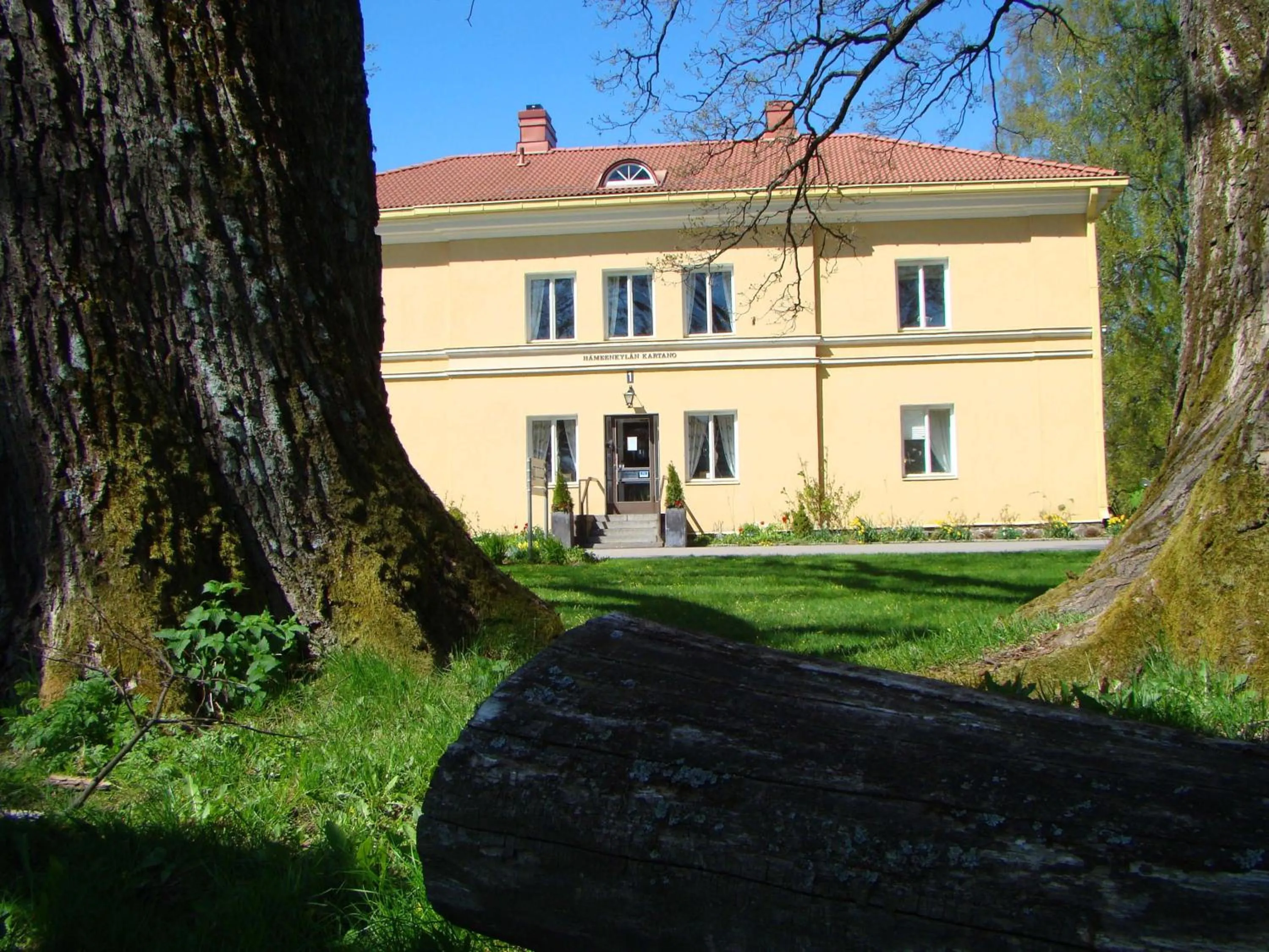 Facade/entrance in Hämeenkylän Kartano