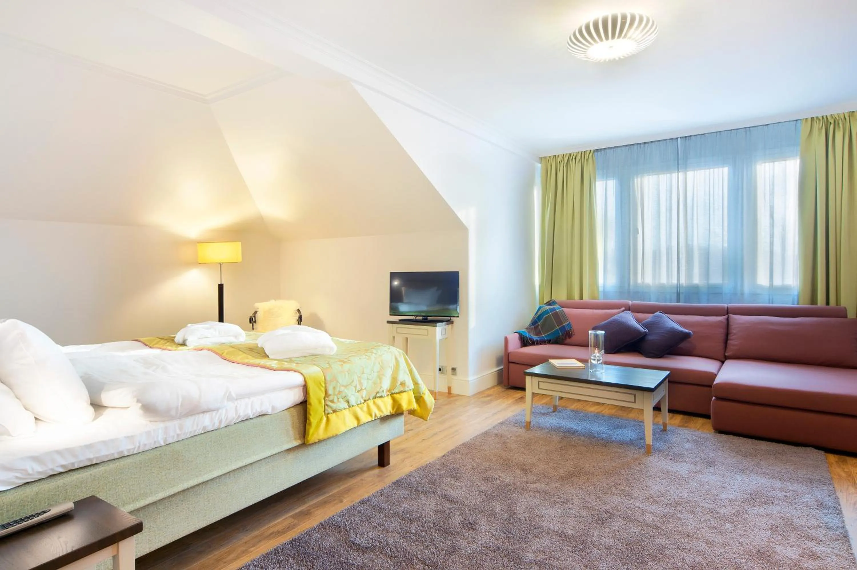 Photo of the whole room, Bed in Hämeenkylän Kartano