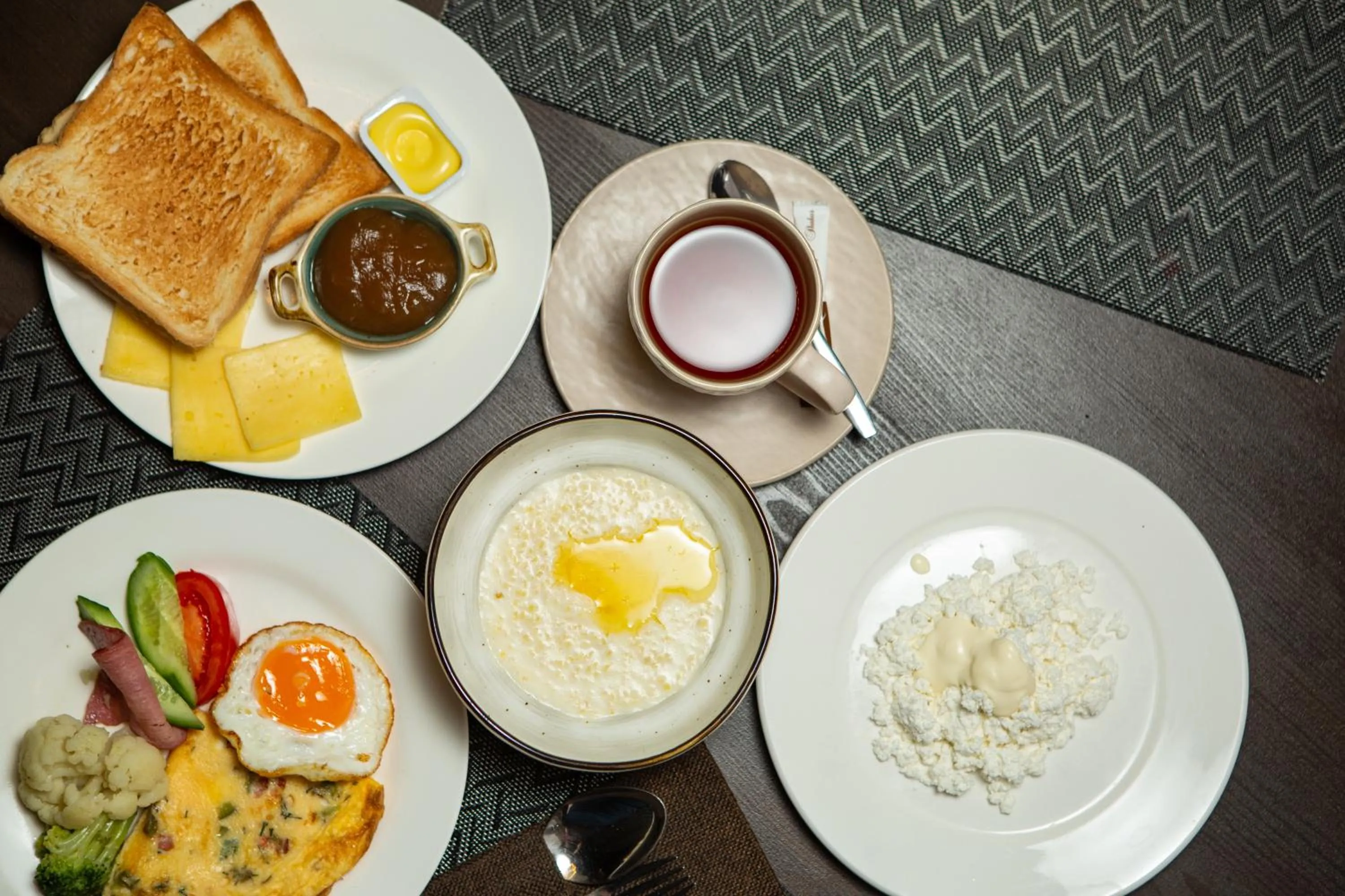 Buffet breakfast in Altyn Eco Park