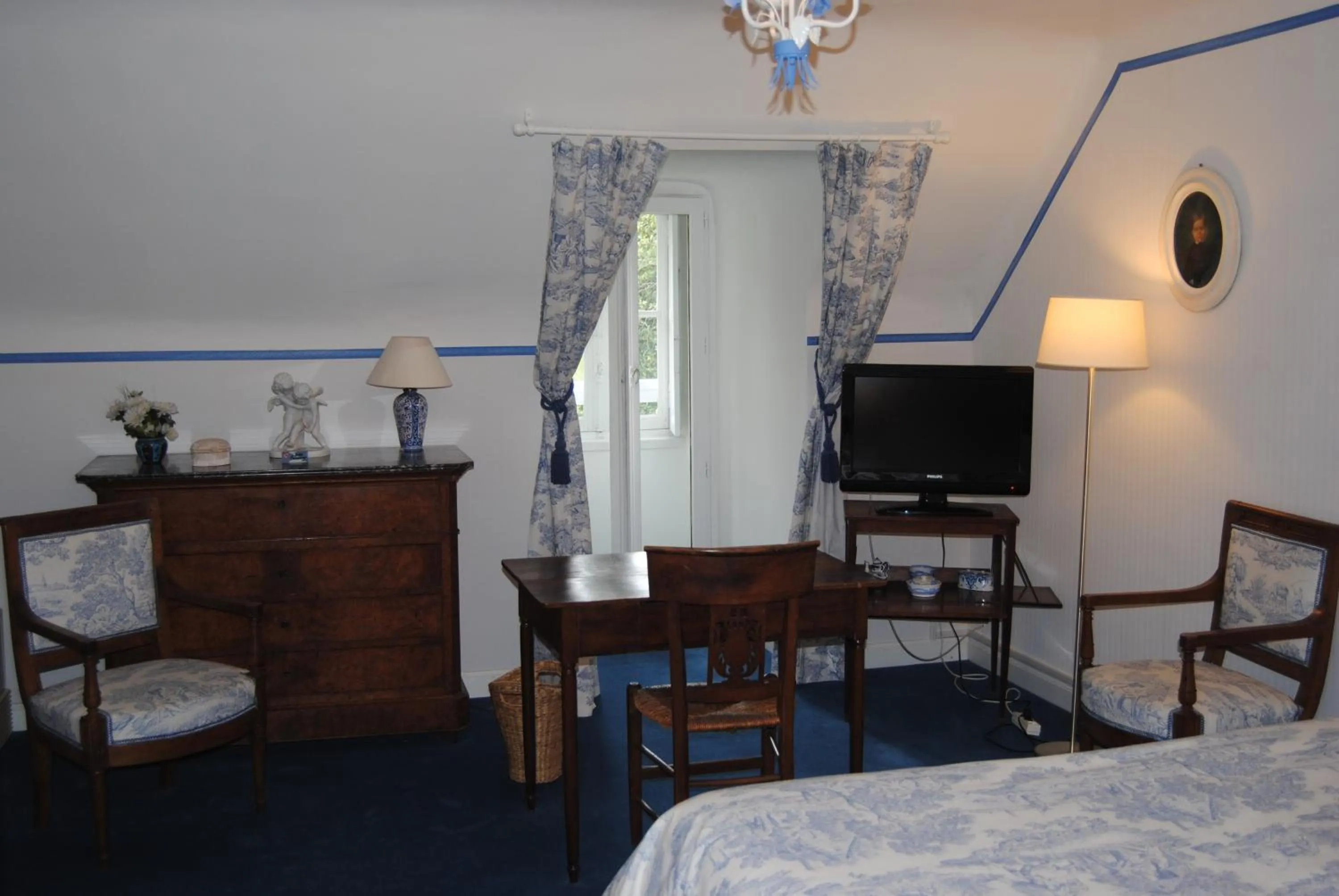 Photo of the whole room, Bed in Château d'Urtubie