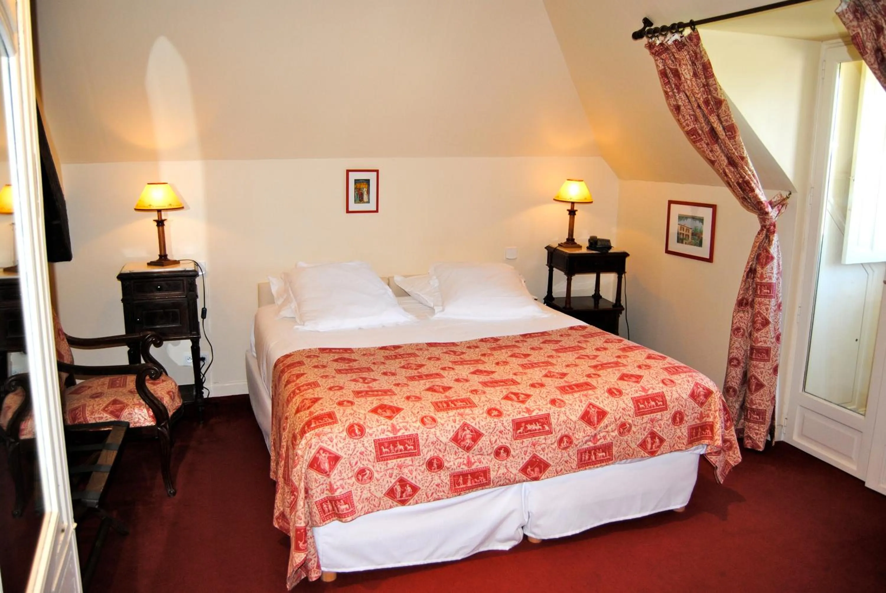 Photo of the whole room, Bed in Château d'Urtubie