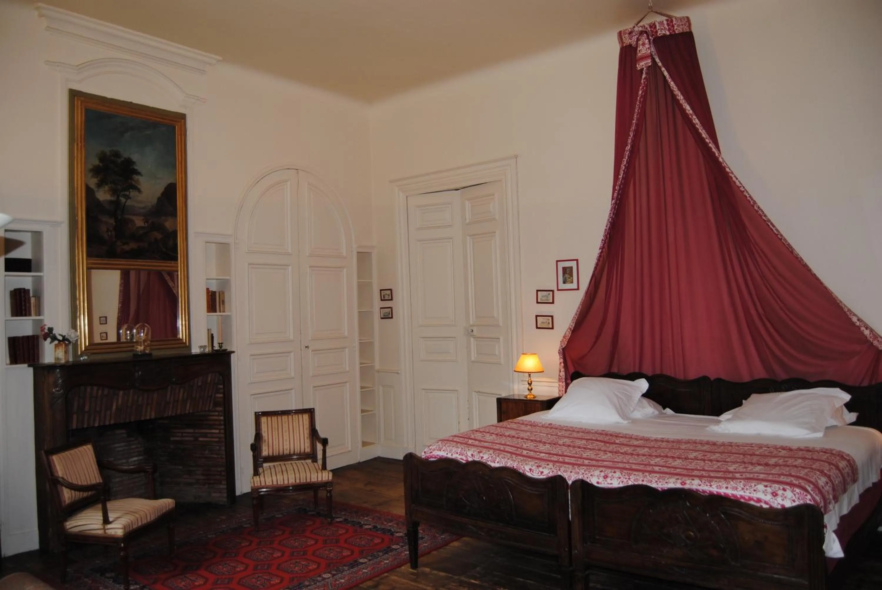 Photo of the whole room, Bed in Château d'Urtubie