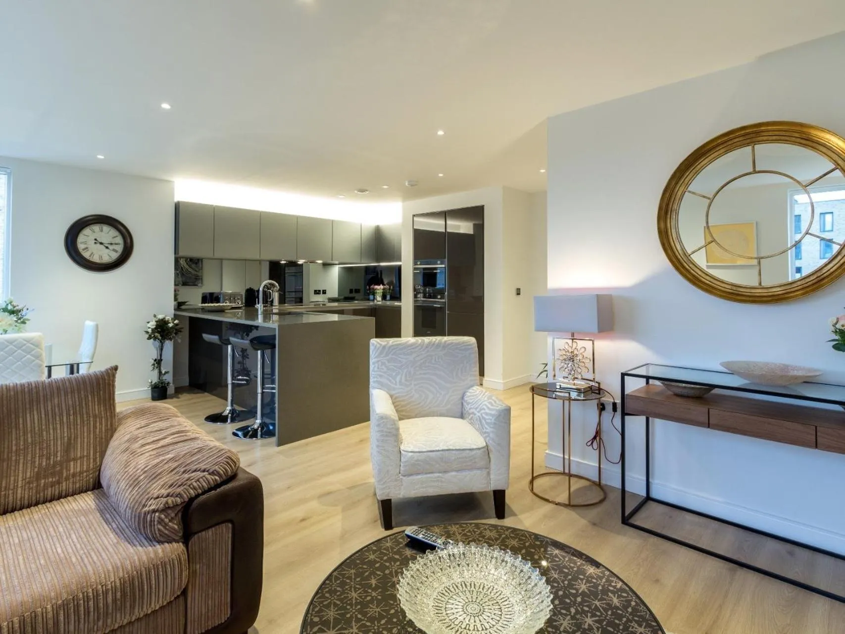 Living room in 2 Bed Property Close to Heathrow Airport