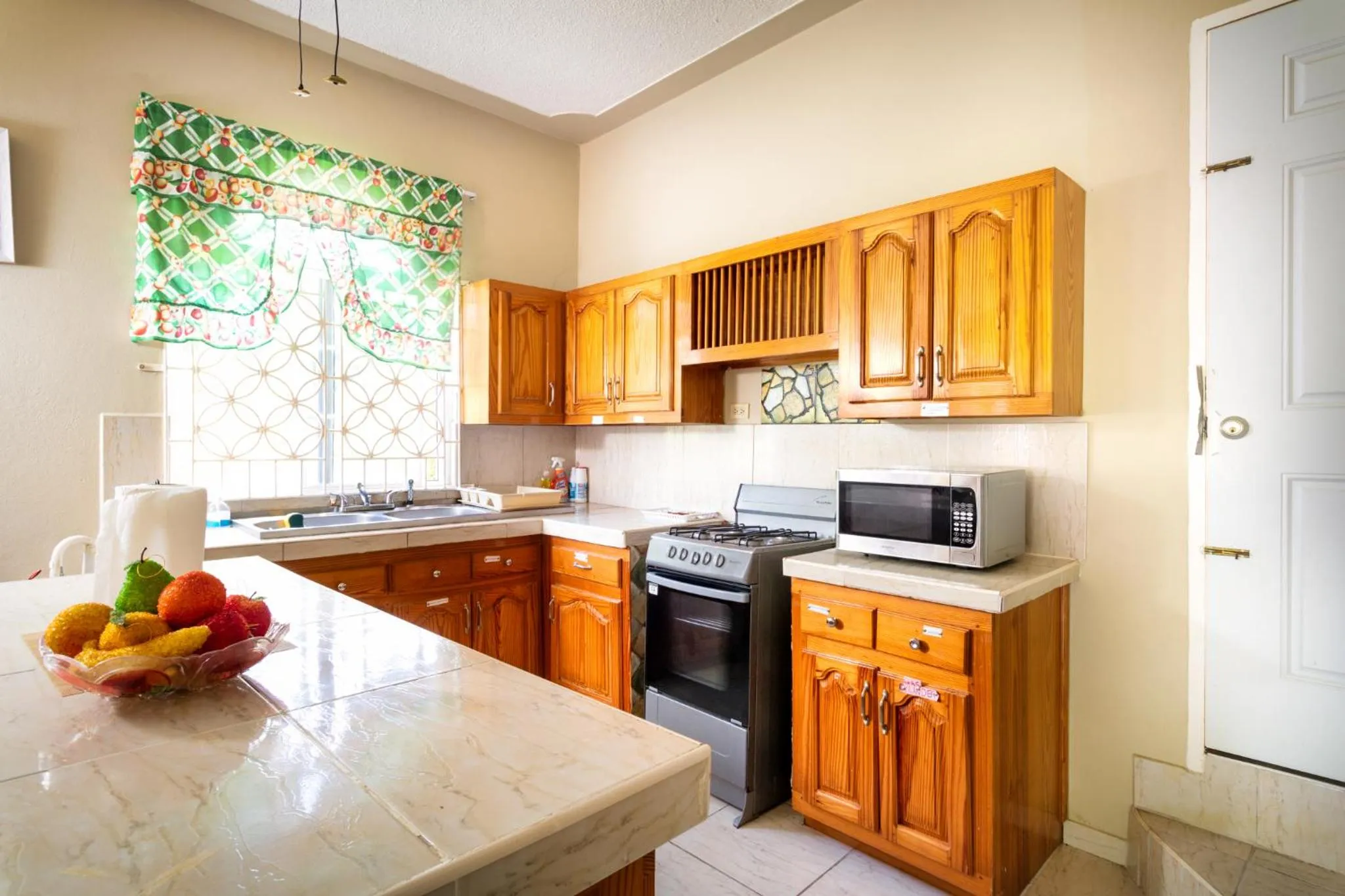 Kitchen or kitchenette in Cozy Locale - Gold