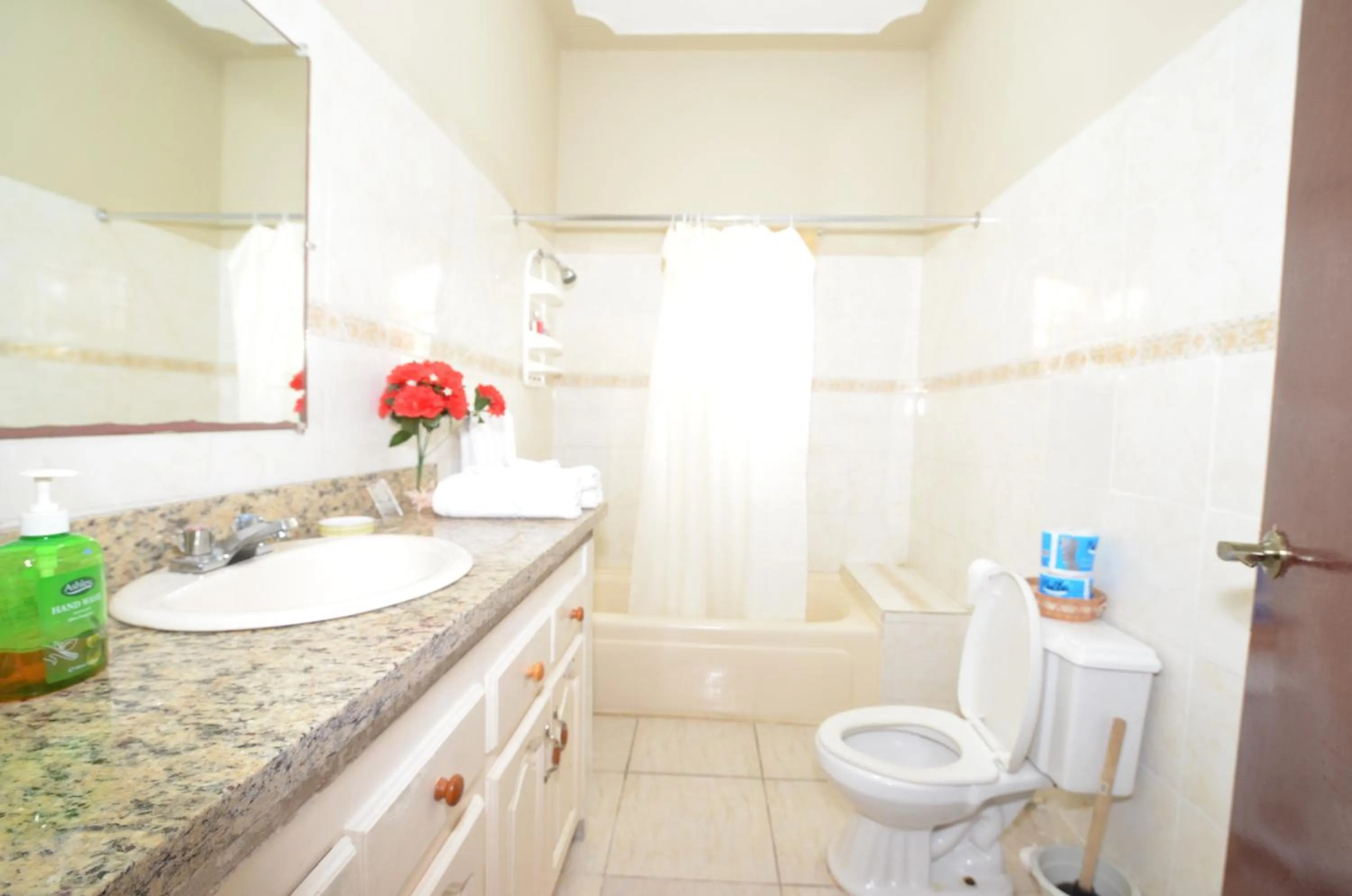 Shower in Cozy Locale - Gold