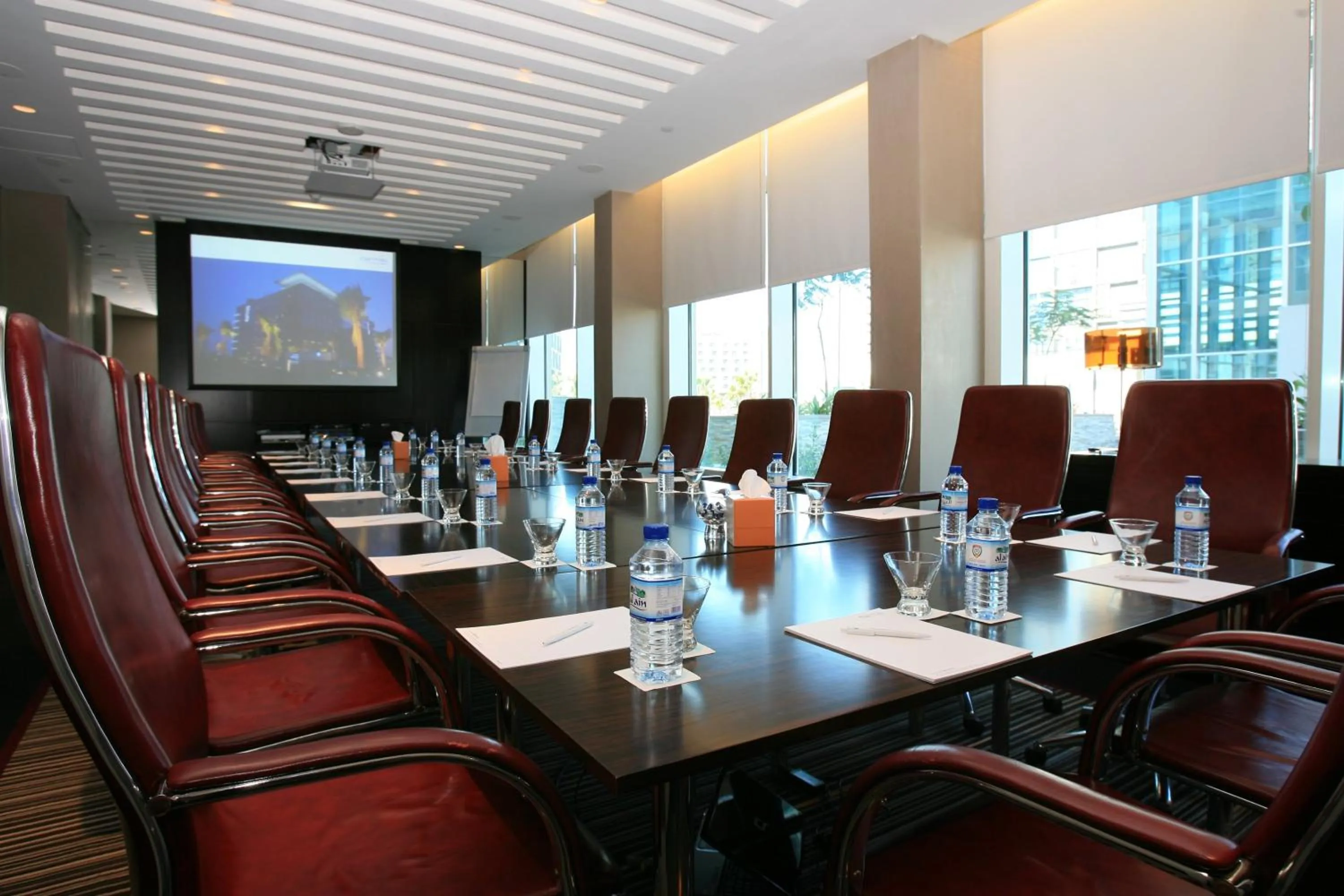 Meeting/conference room in Yas Plaza Circuit by IHG