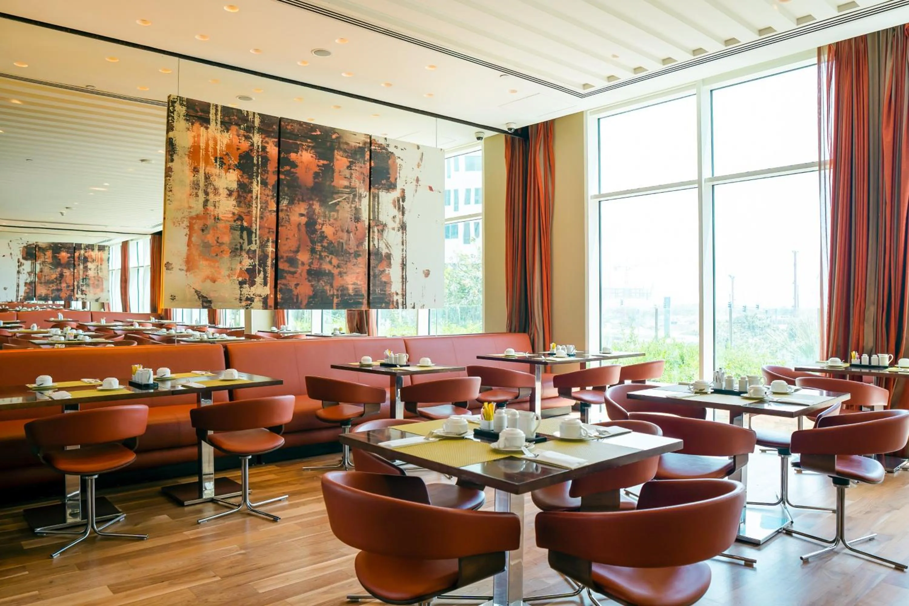 Restaurant/places to eat in Yas Plaza Circuit by IHG