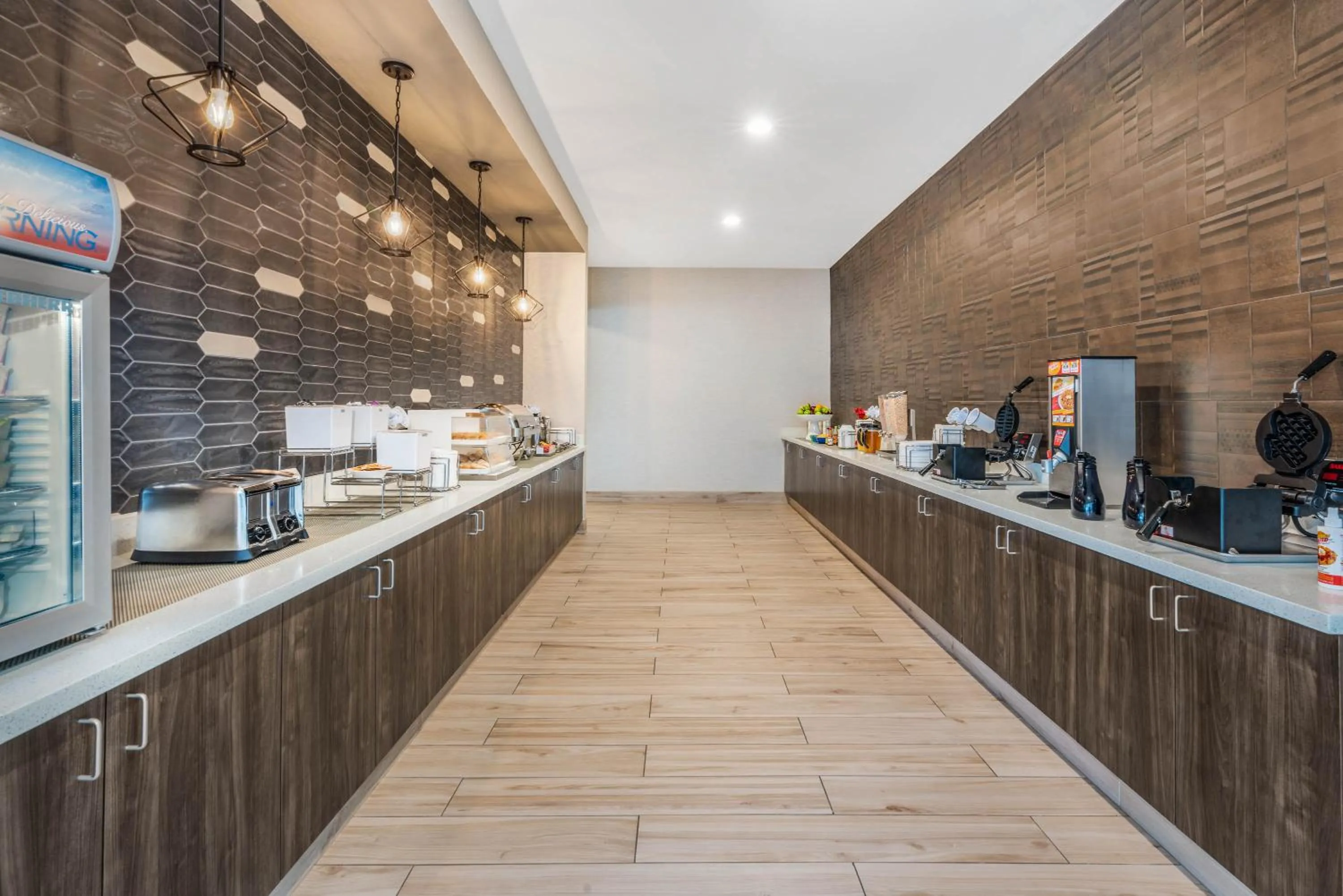 Coffee/tea facilities in La Quinta Inn and Suites by Wyndham Houston Spring South