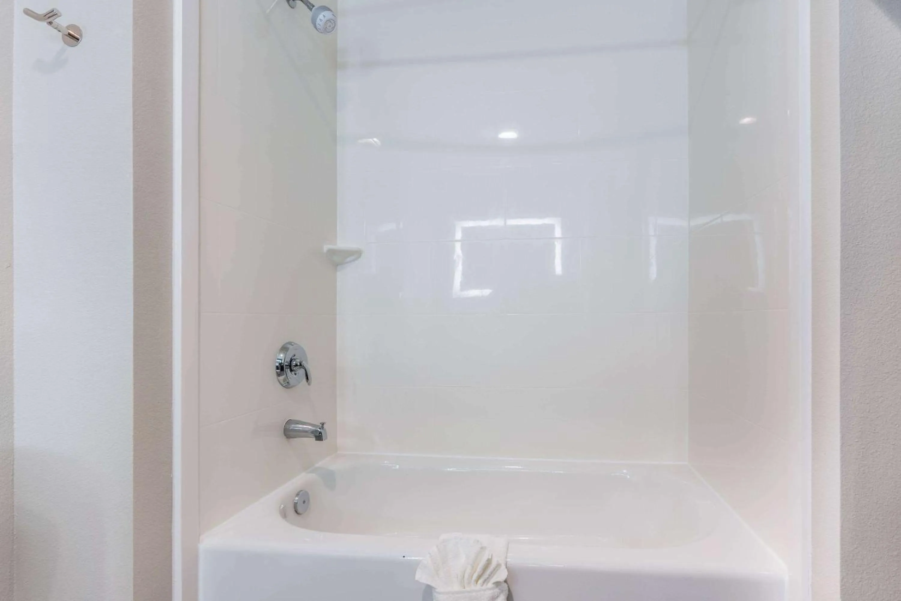 Bathroom in La Quinta Inn and Suites by Wyndham Houston Spring South