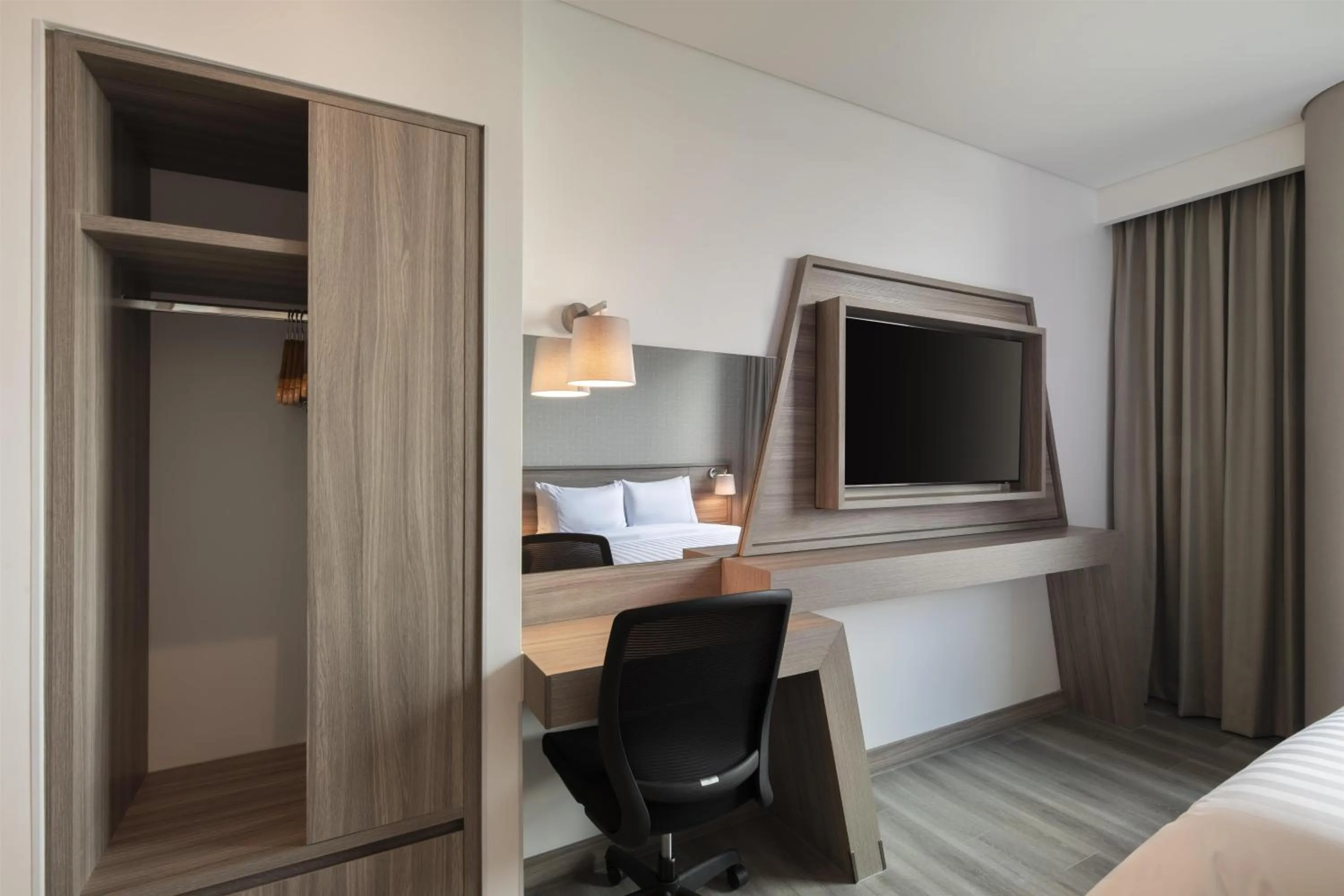 Bedroom, Bed in Hampton by Hilton Barranquilla