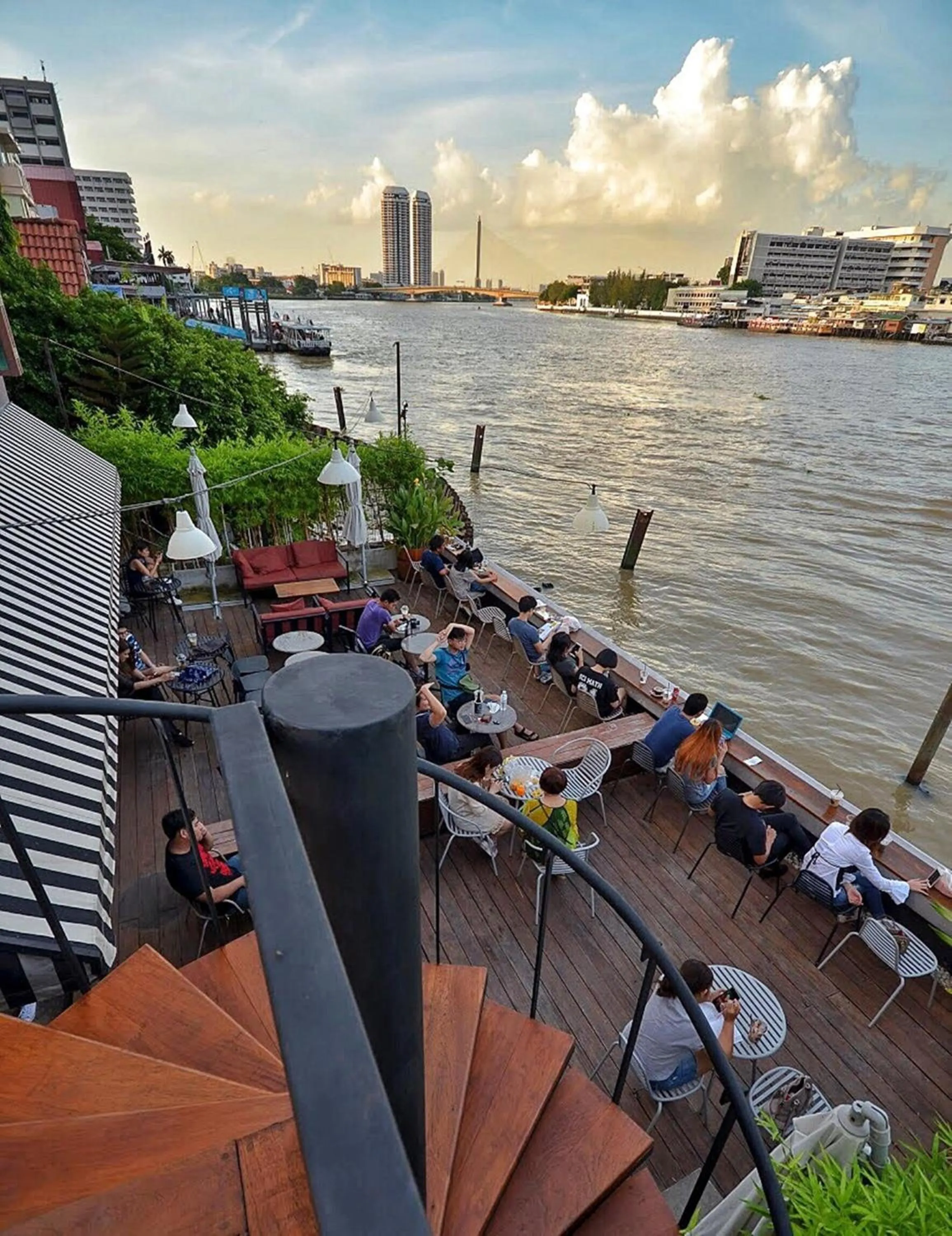 Restaurant/places to eat in Baan Wanglang Riverside, Bangkok