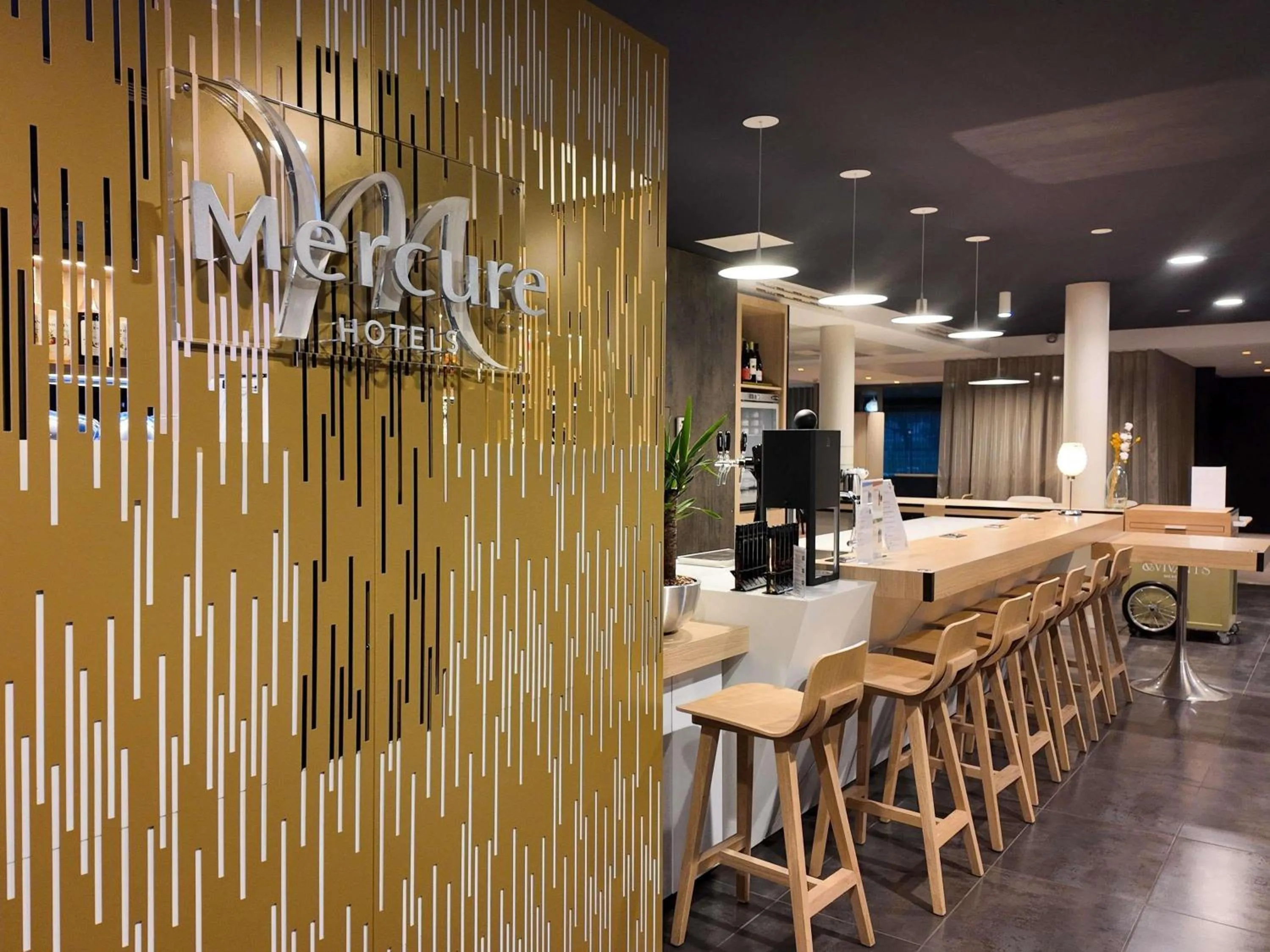 Lounge or bar in Hôtel Mercure Nantes Ouest Saint-Herblain Zenith