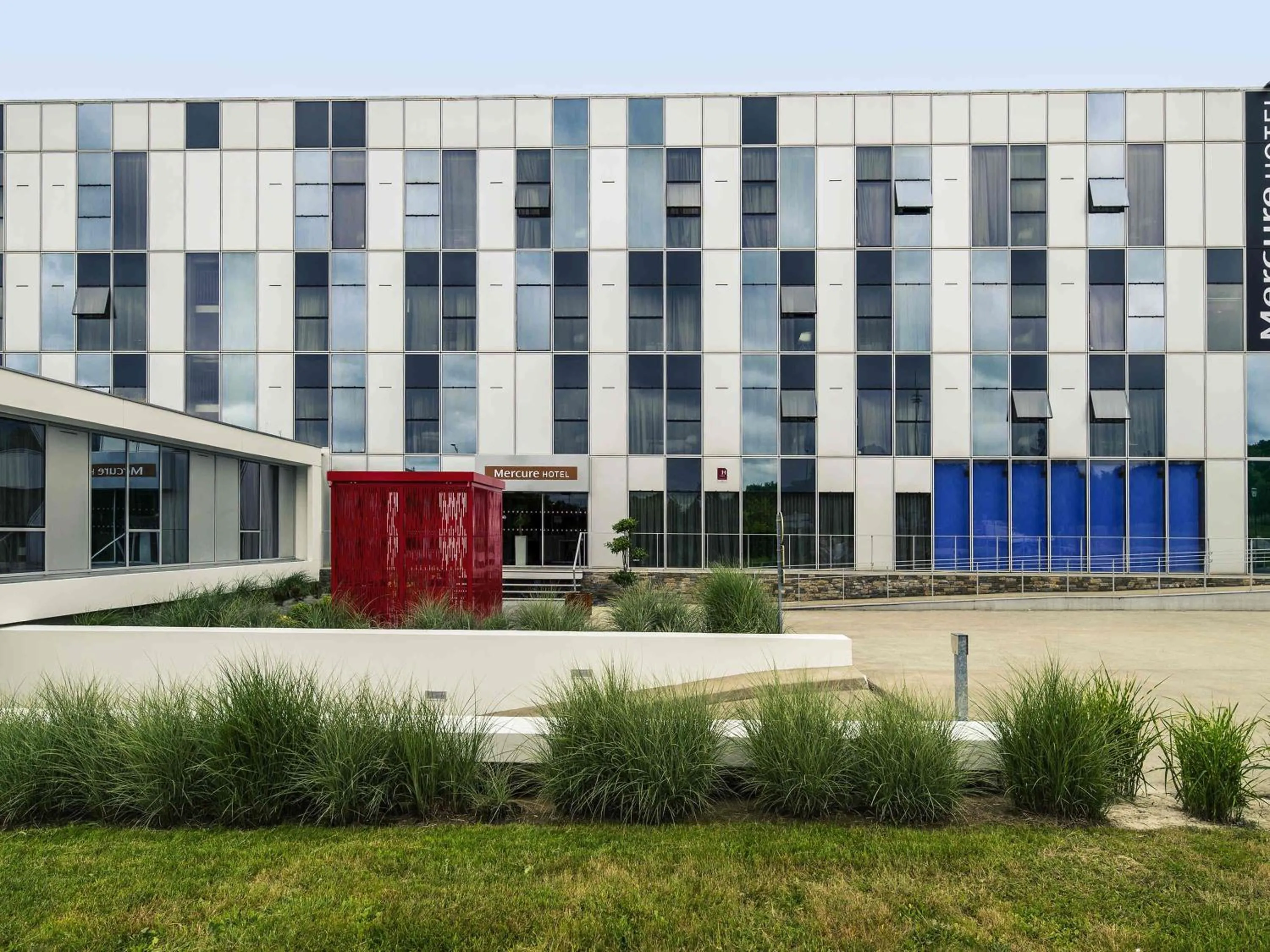 Property building in Hôtel Mercure Nantes Ouest Saint-Herblain Zenith