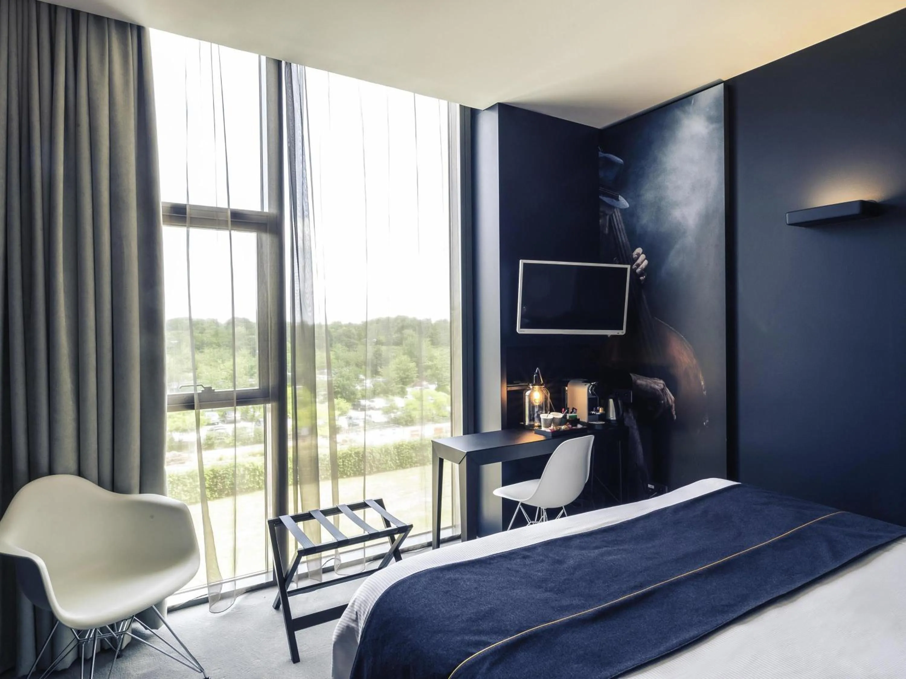 Bedroom, Bed in Hôtel Mercure Nantes Ouest Saint-Herblain Zenith