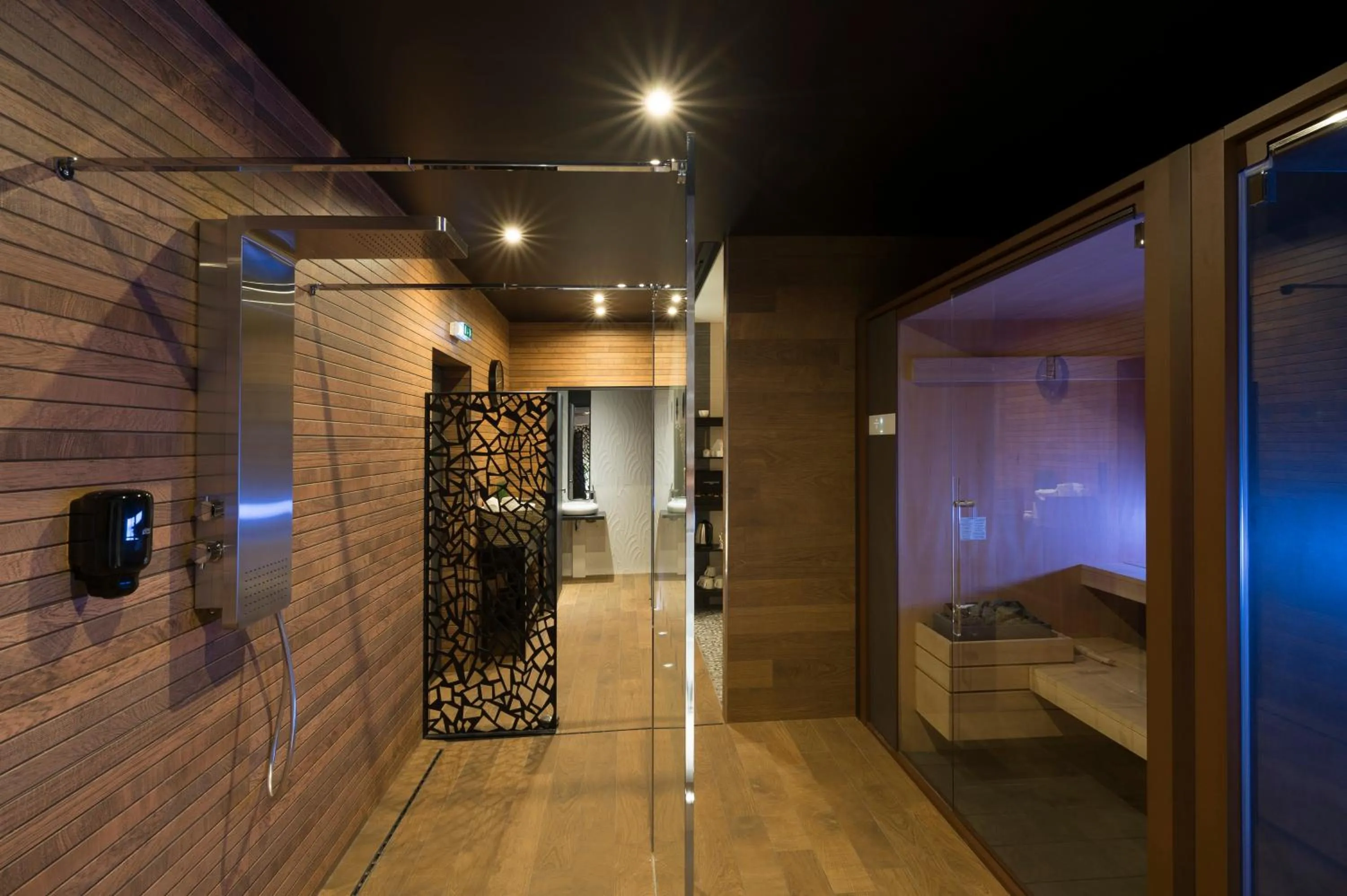 Sauna, Bed in Hôtel Mercure Nantes Ouest Saint-Herblain Zenith