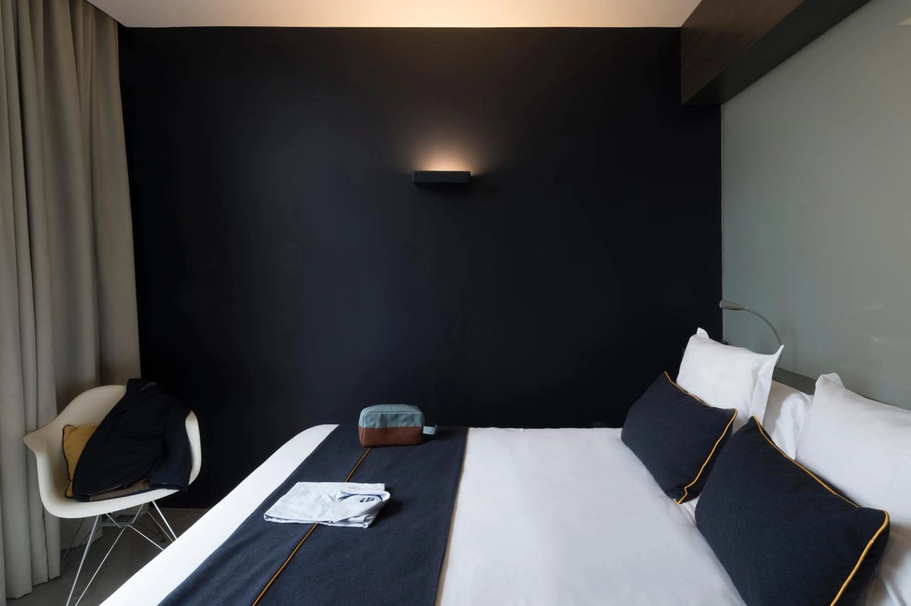 Bedroom, Bed in Hôtel Mercure Nantes Ouest Saint-Herblain Zenith